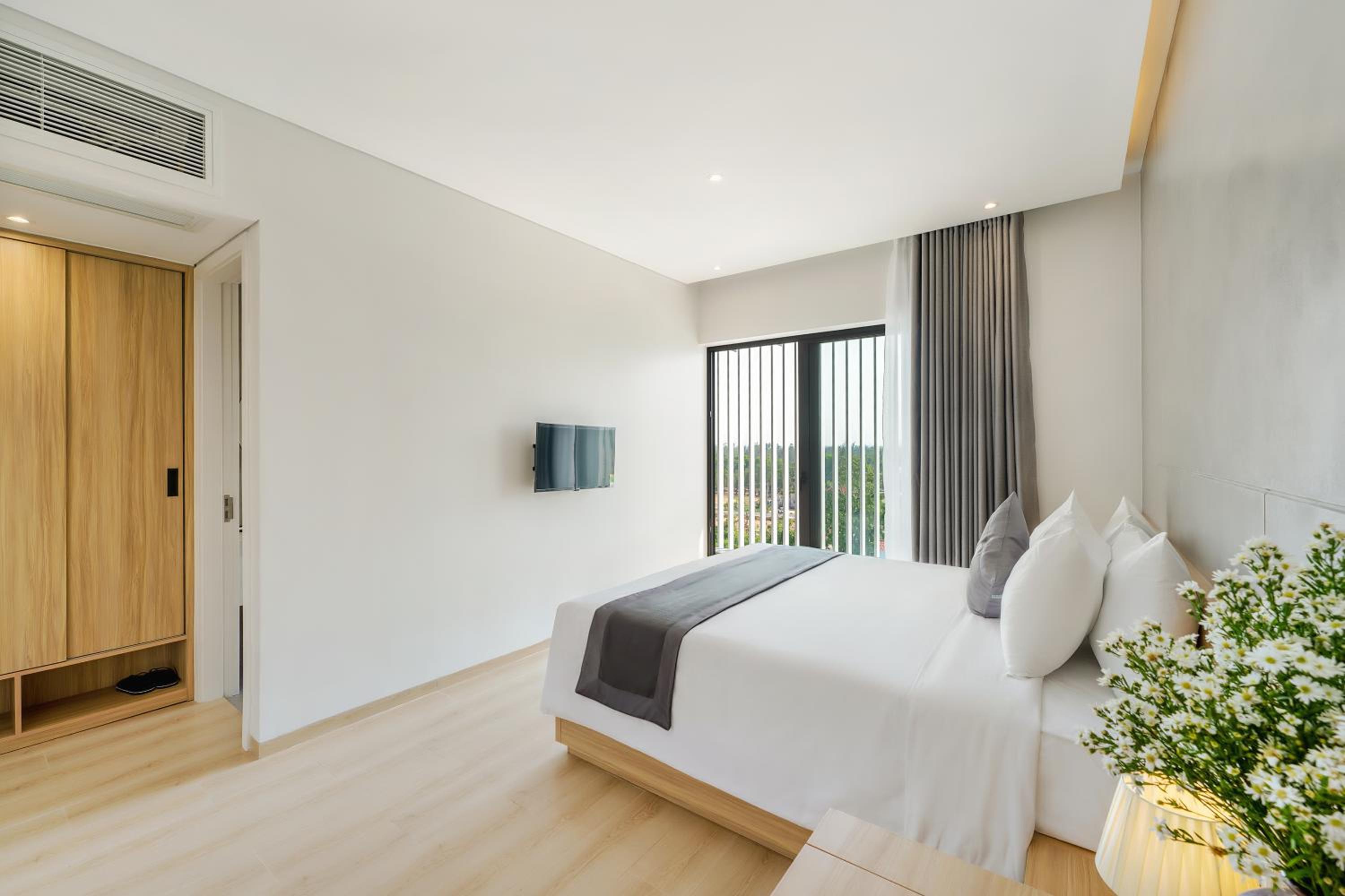 King Room with Pool View photo 2