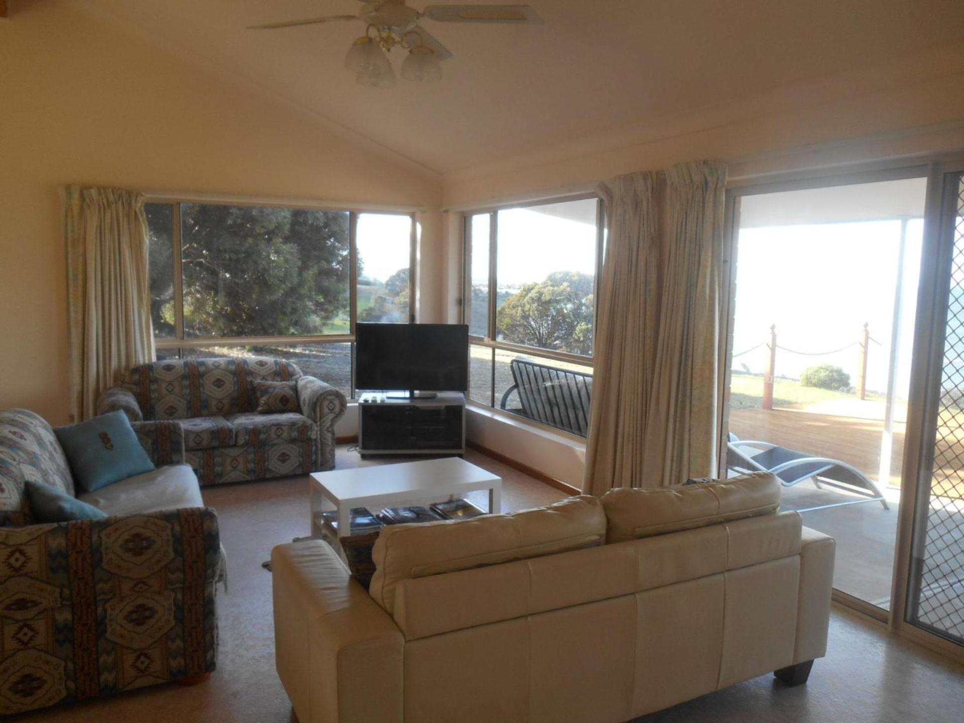 Three-Bedroom Vacation Home  photo 1