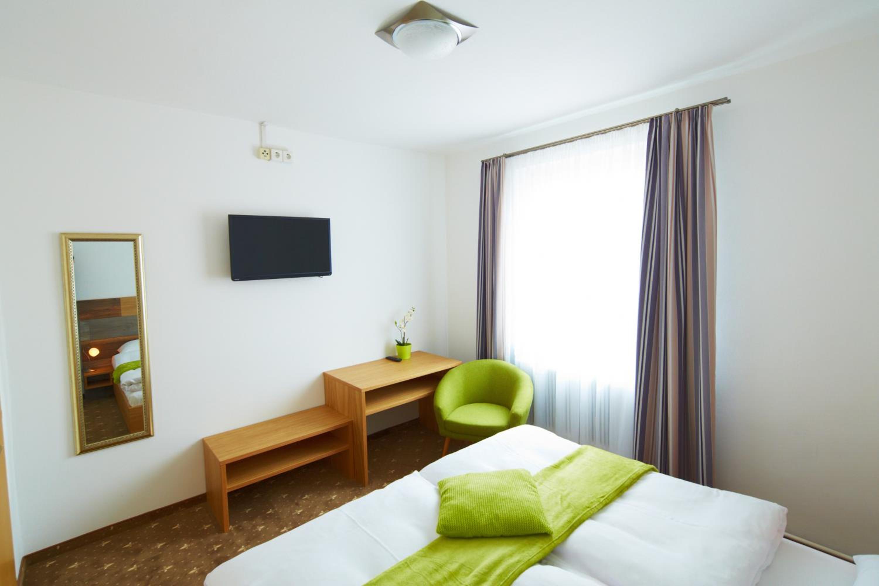 Standard Double Room - Photo 1