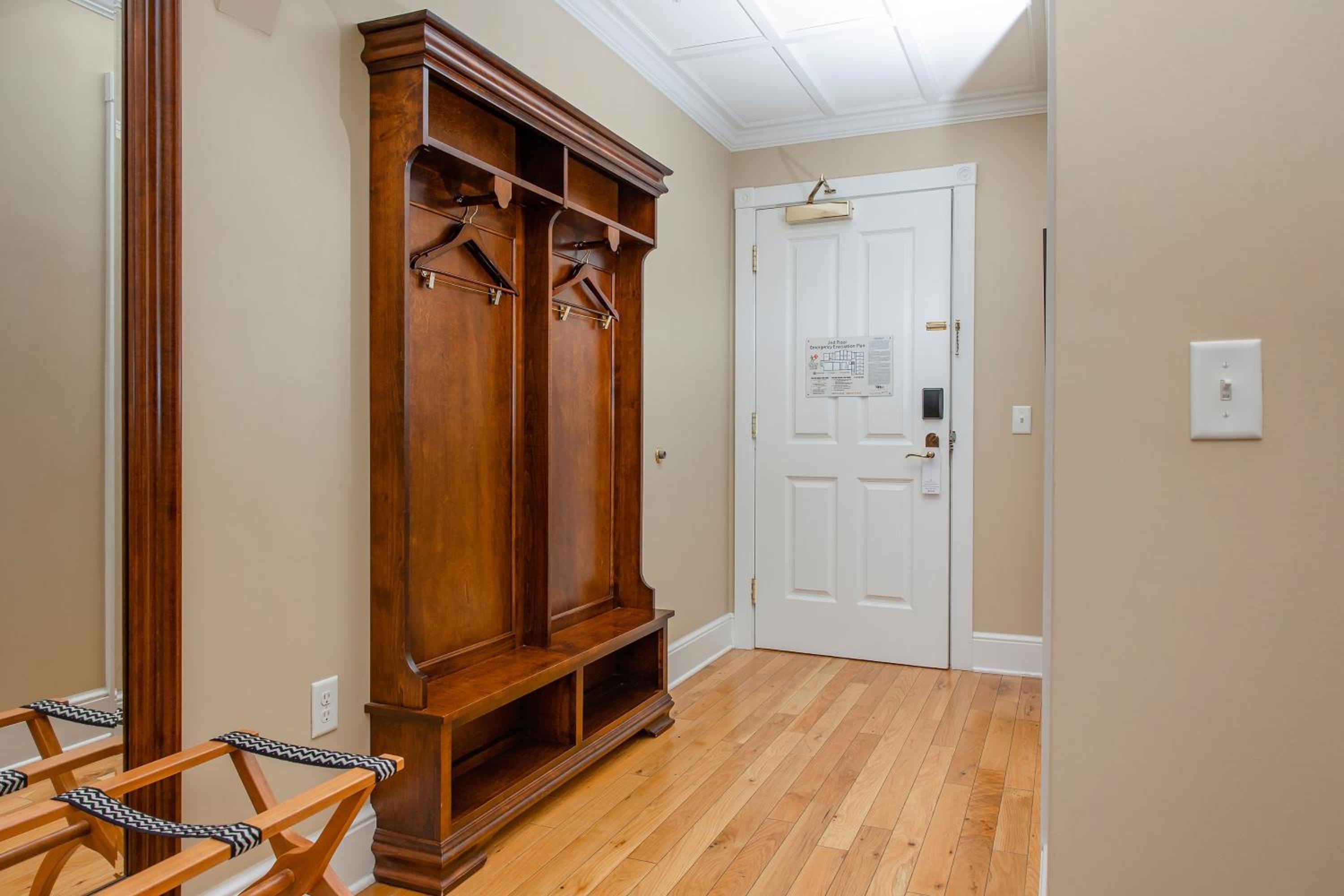 Standard King Room photo 3