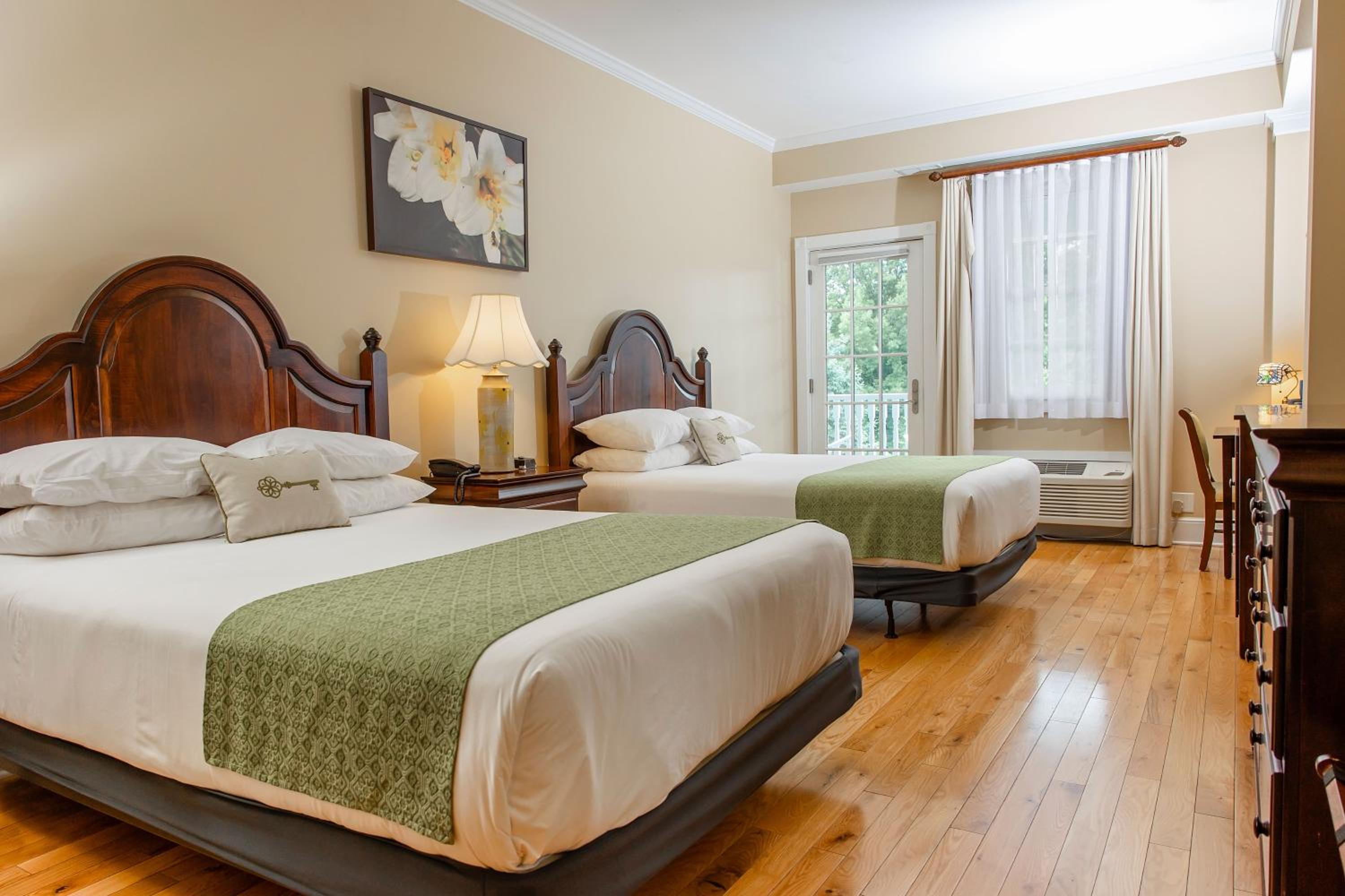 Deluxe Double Room with Balcony photo 1