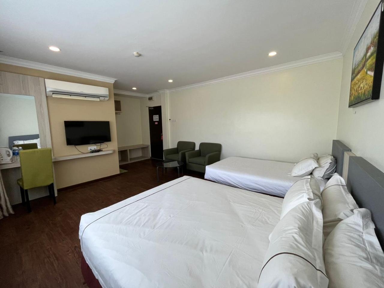 Family Room 1 - Photo 7