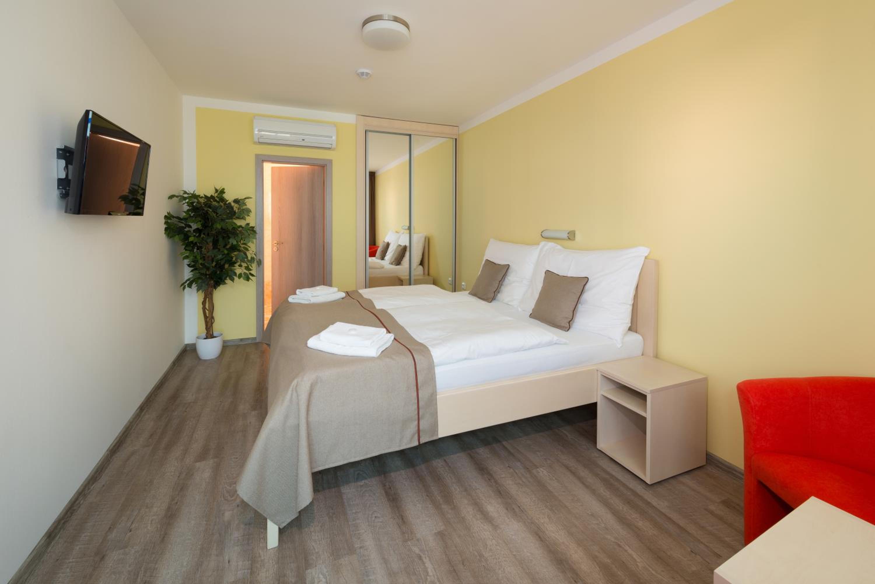 Double Room - Photo 2