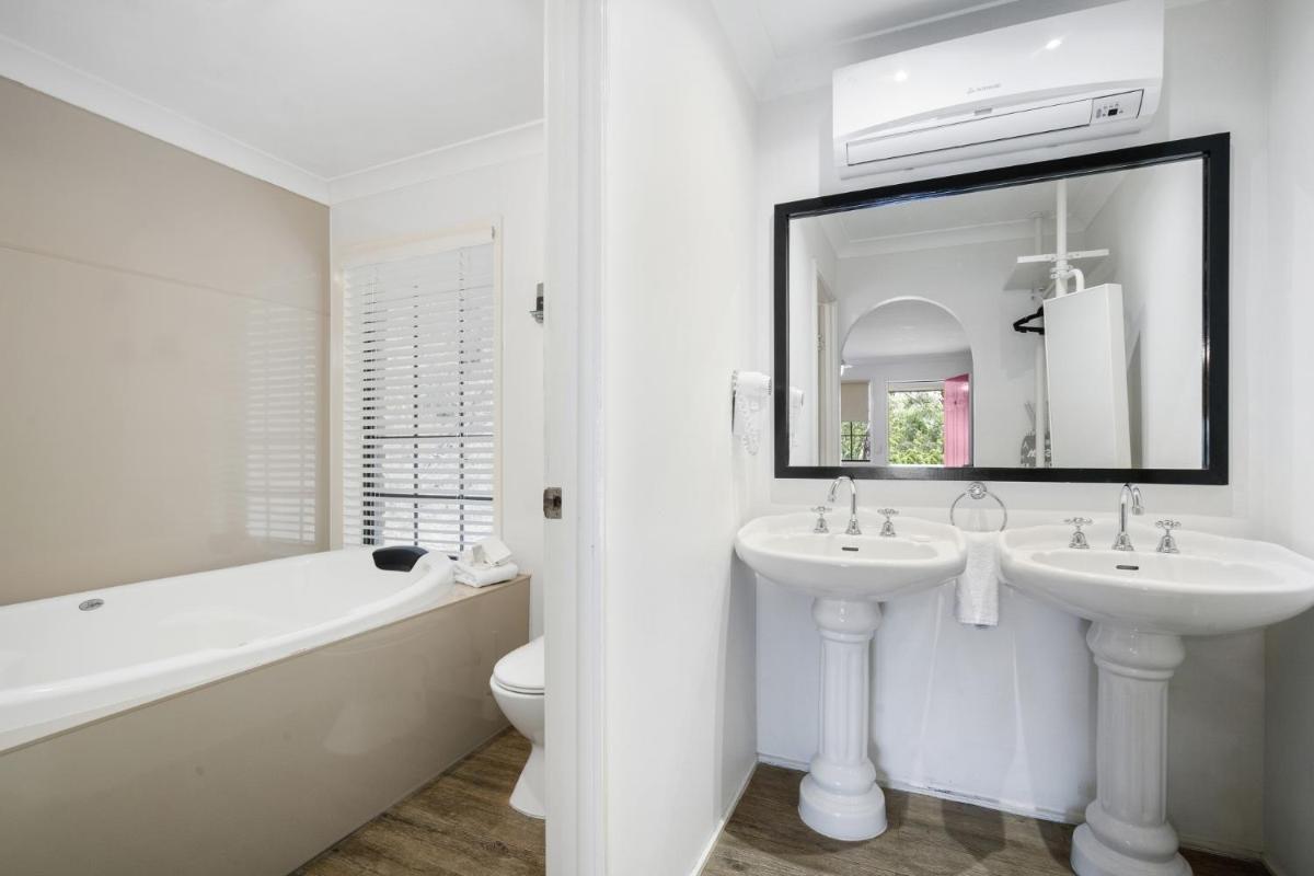 Colonial Spa Room photo 3