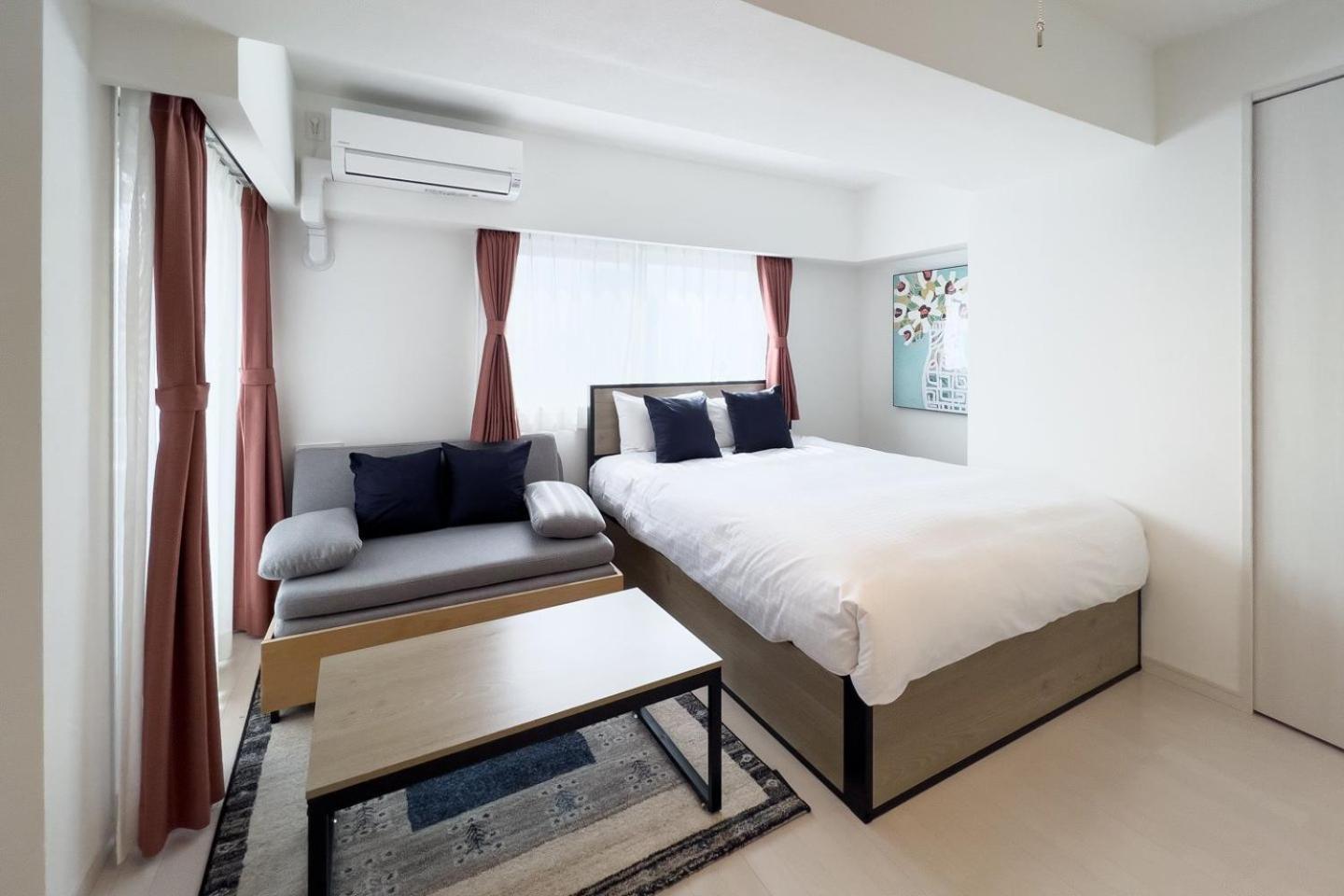 One-Bedroom Apartment photo 1