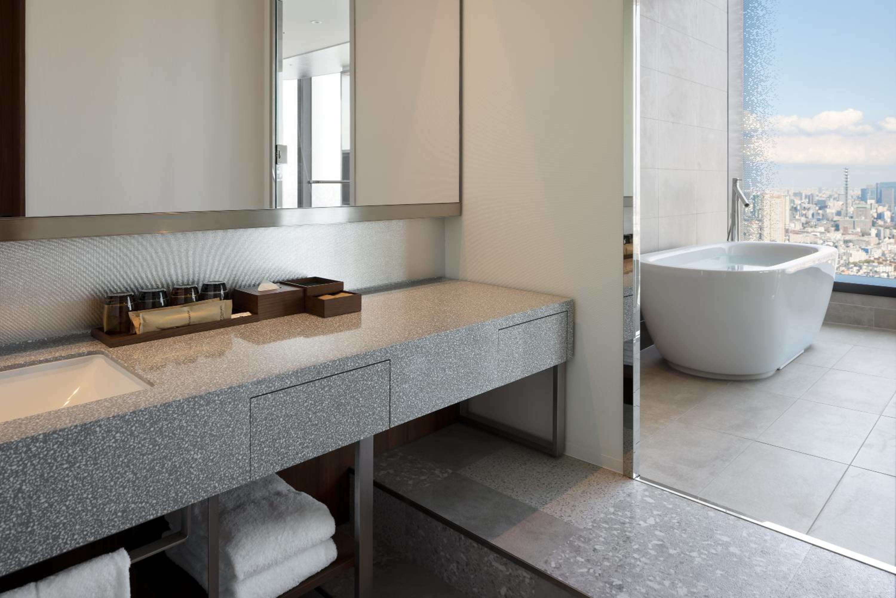 PARKROYAL Suite photo 3