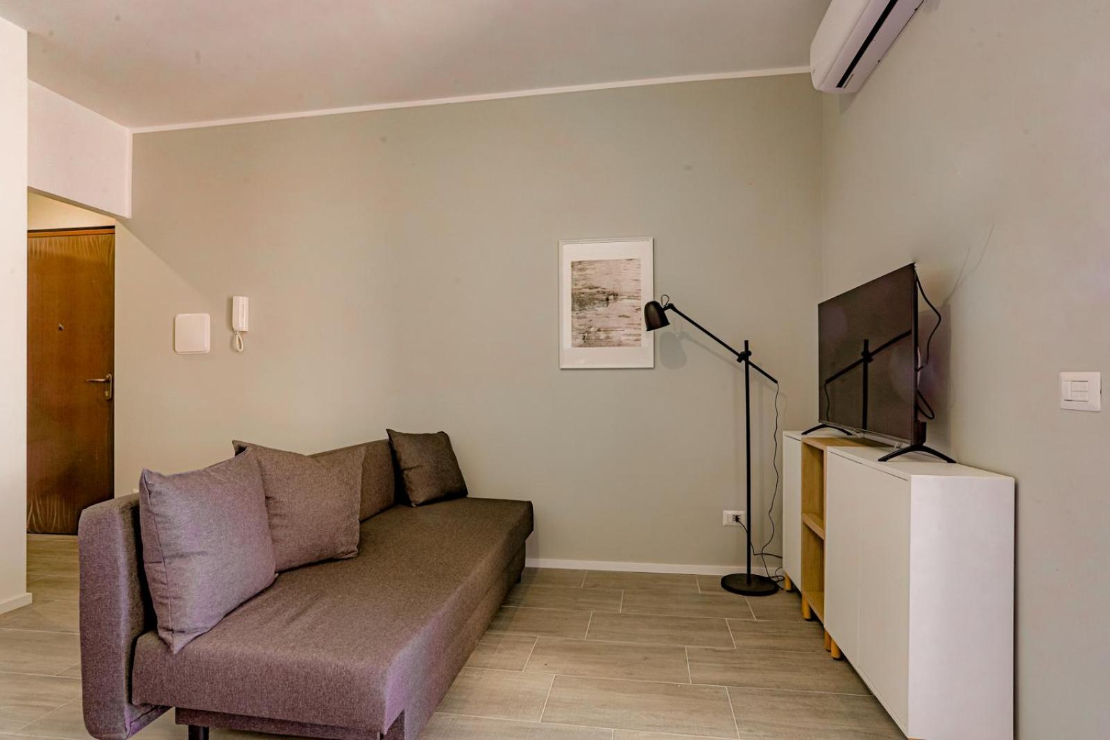 One-Bedroom Apartment photo 2