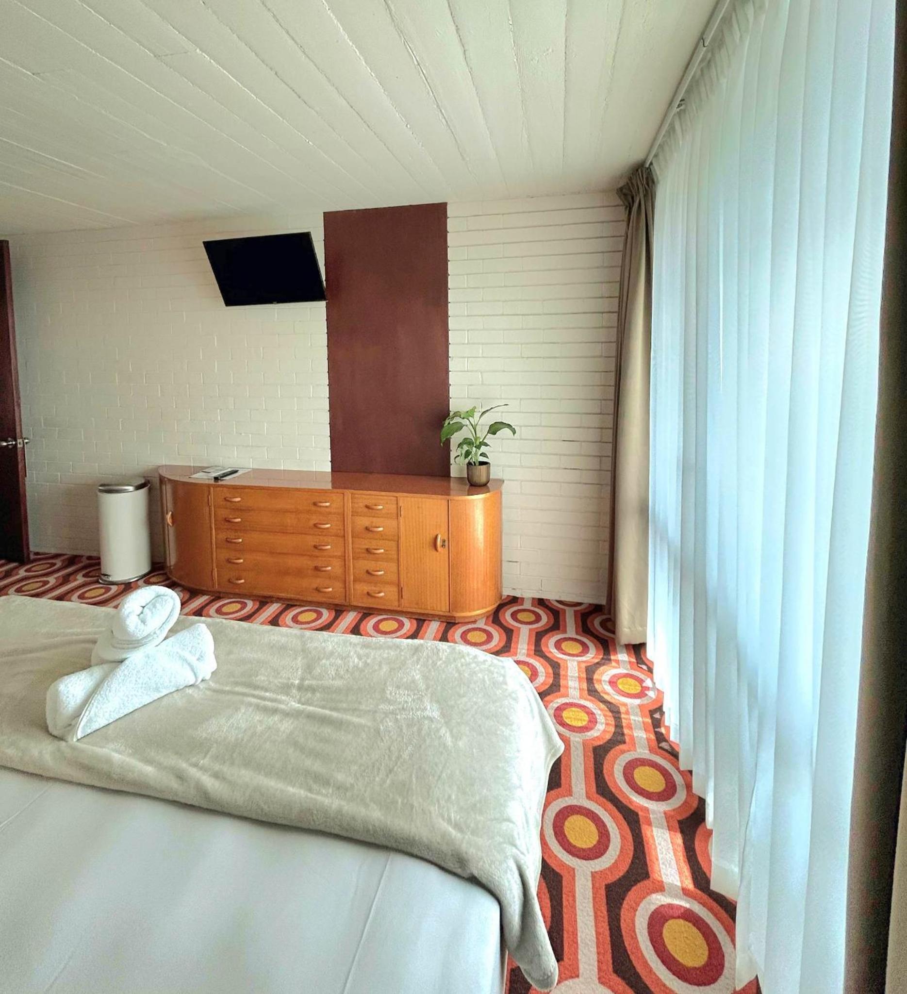 Two-Bedroom Suite (Smoking Terrace) photo 2