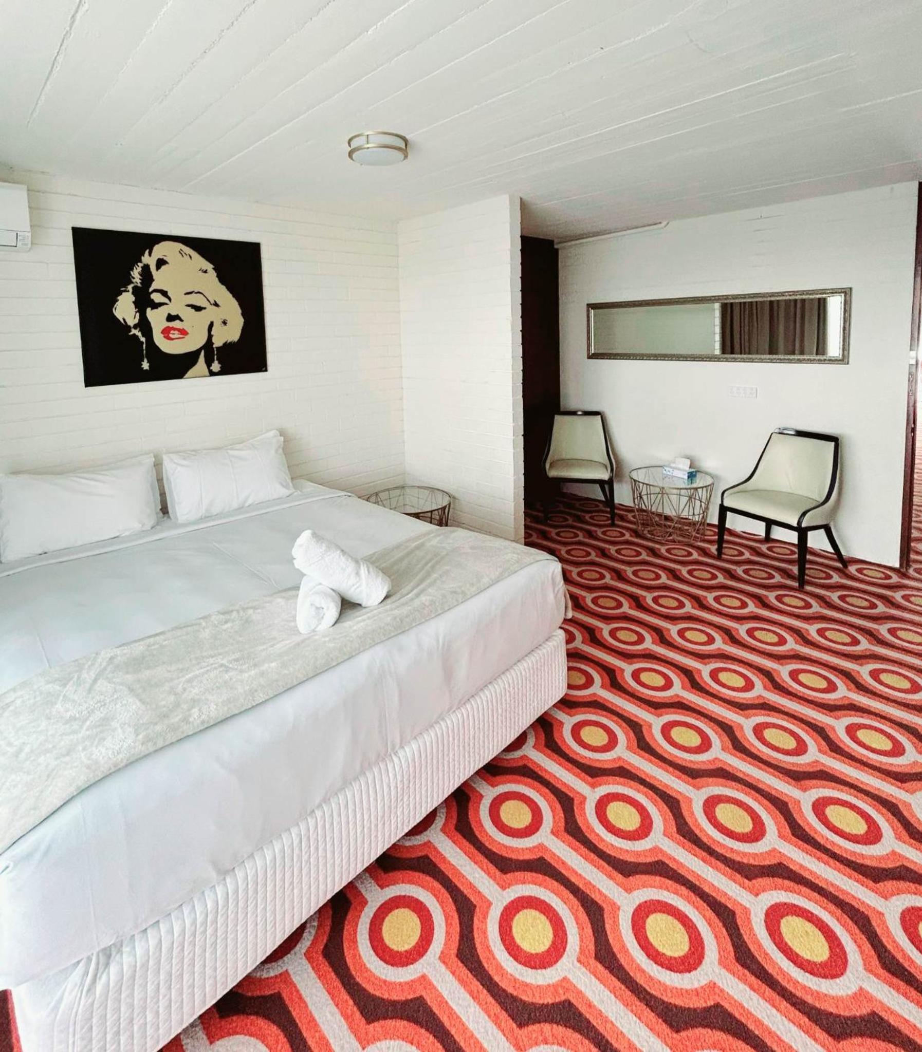 Two-Bedroom Suite (Smoking Terrace) photo 3