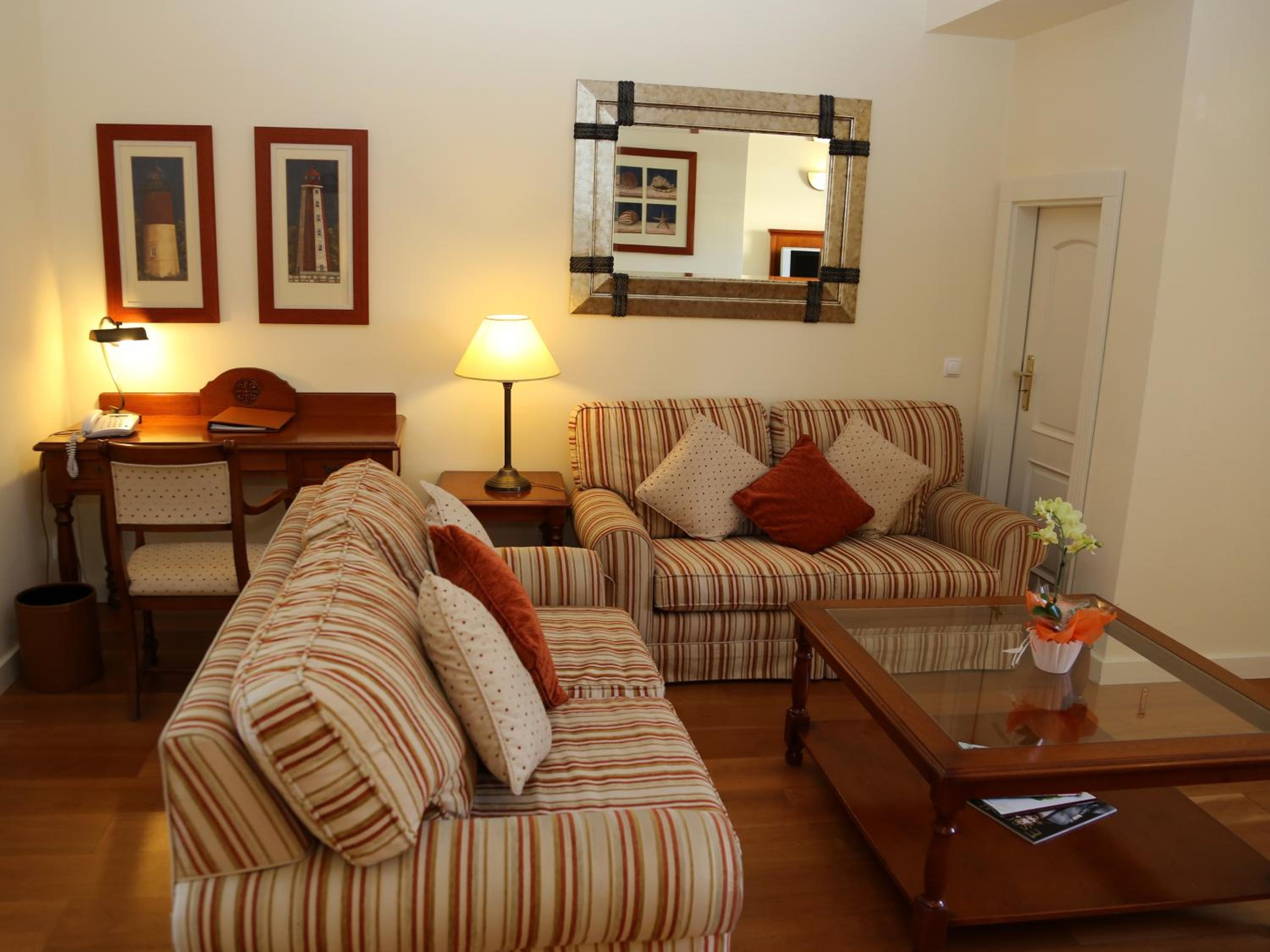 Two-Bedroom Apartment - Photo 3