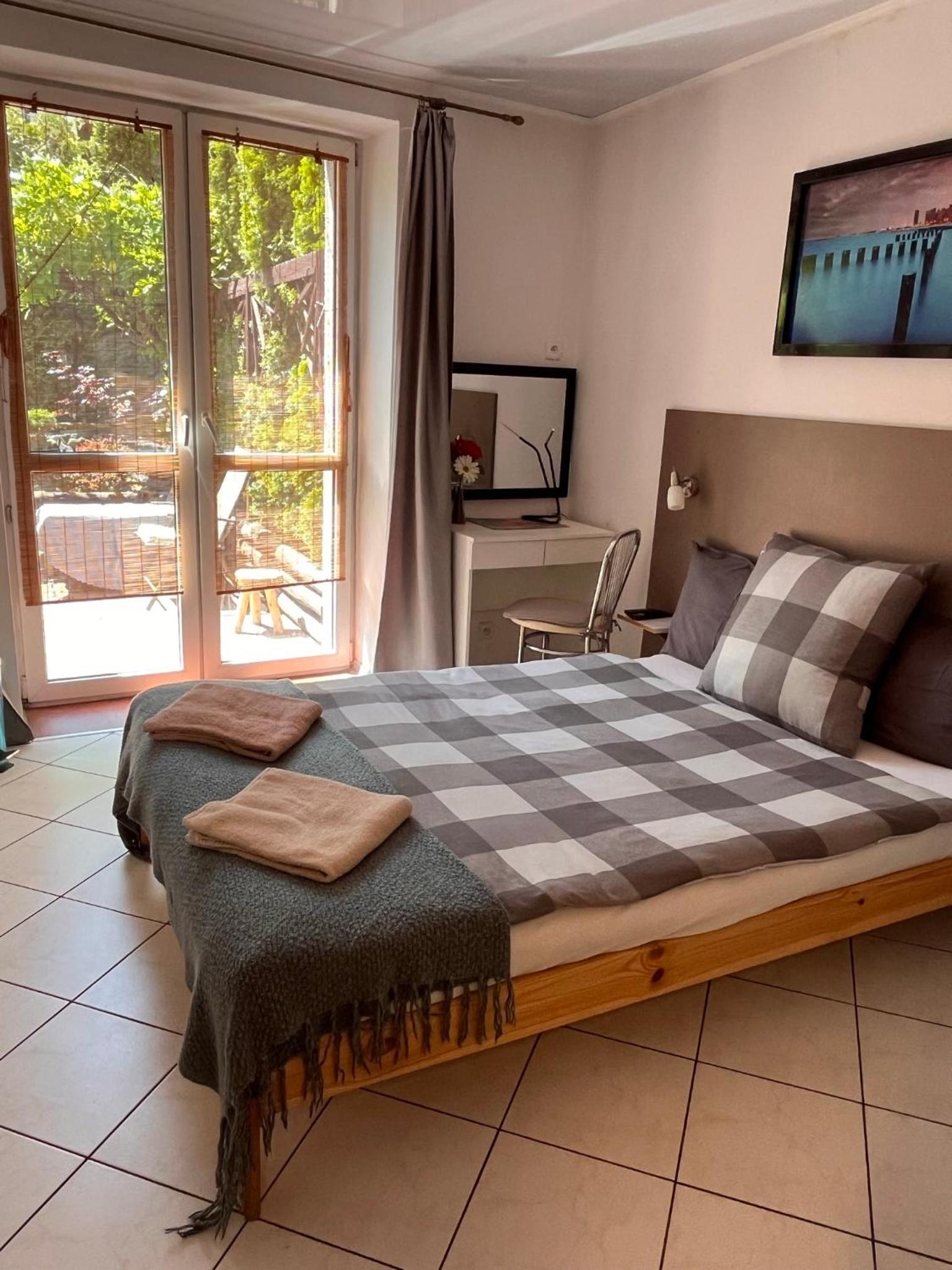 Double Room with Bathroom - Photo 6