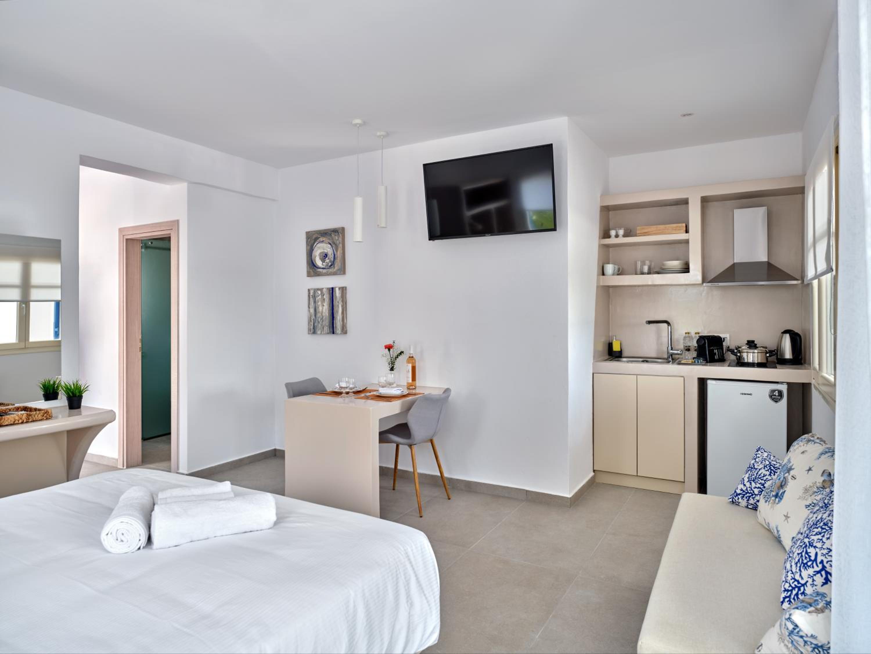 Cycladic Patio Studio (Ground Floor)