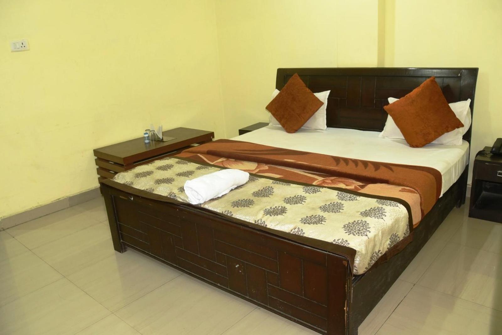 Standard Double Room with Fan photo 3