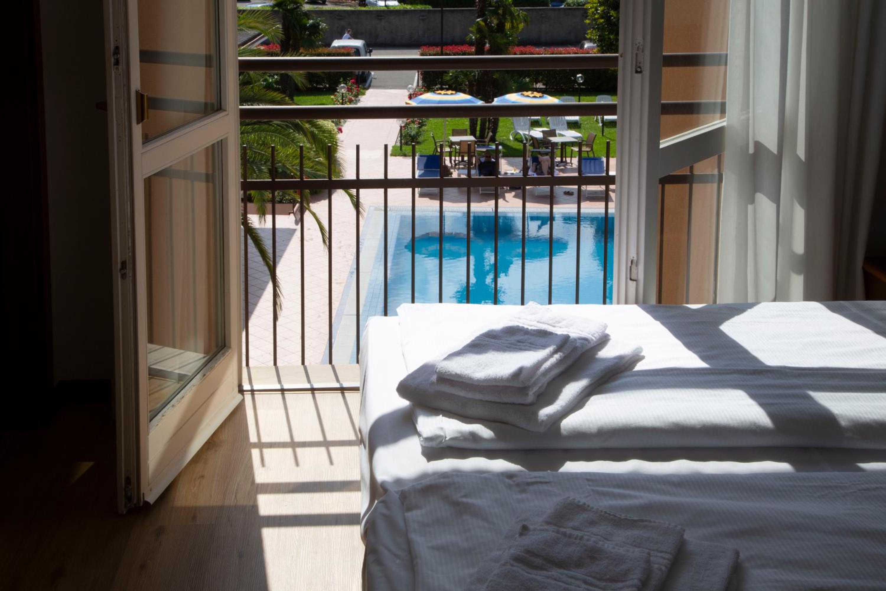 Standard Double or Twin Room - Photo 5
