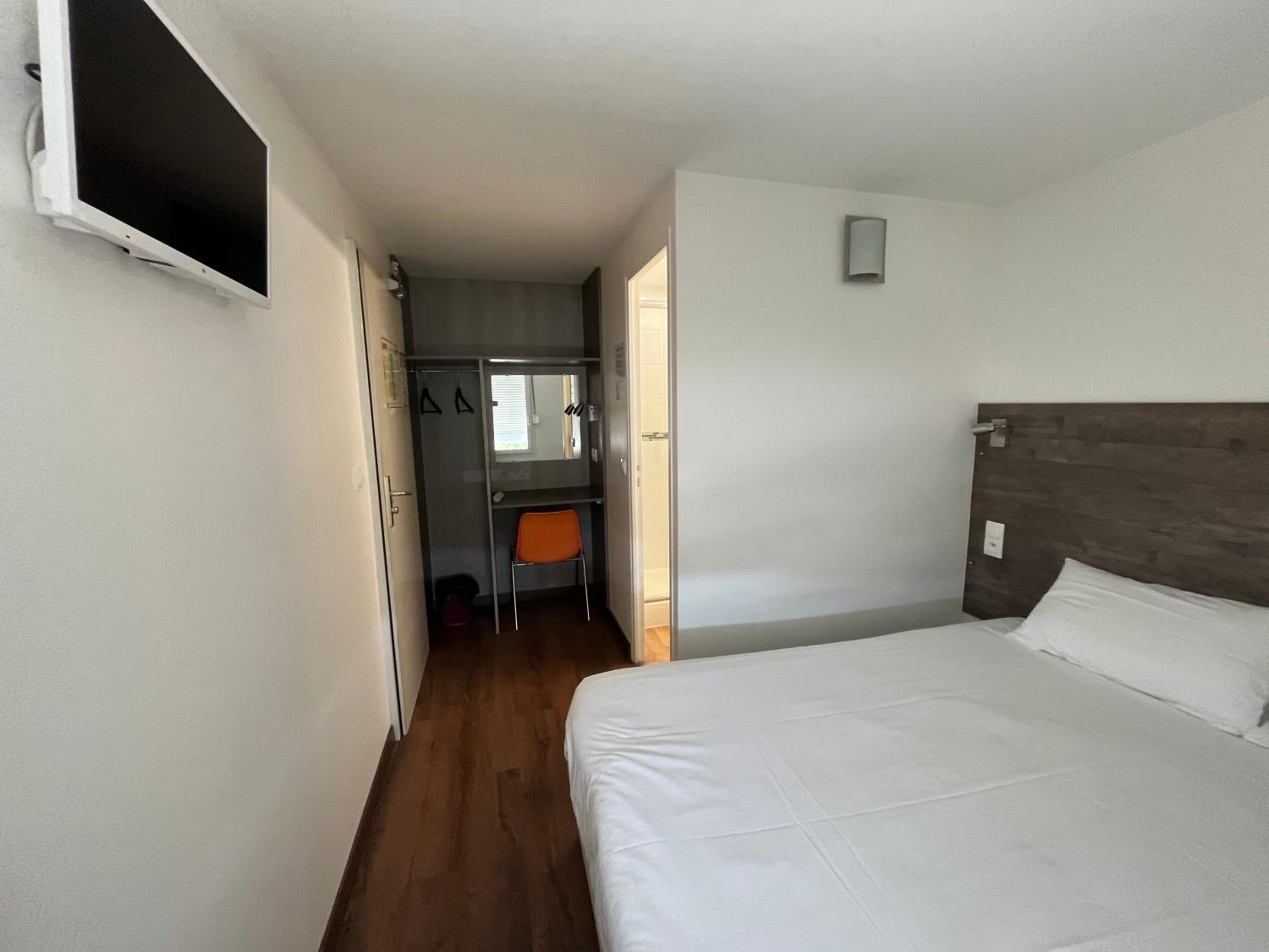 Standard Double Room photo 2