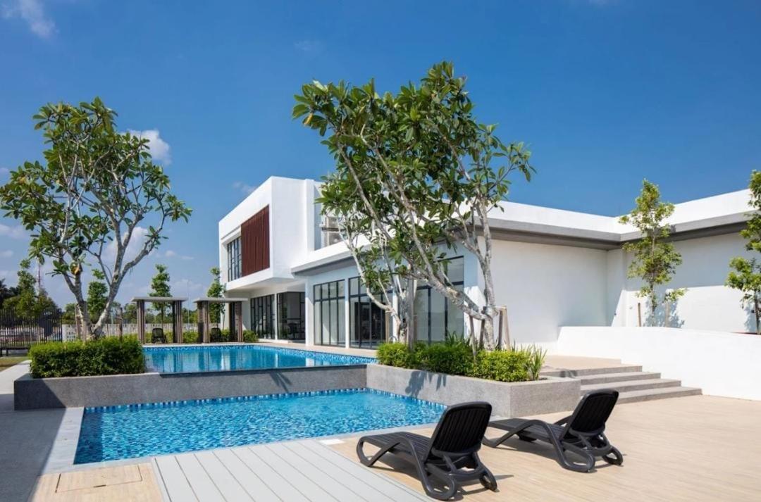 Four-Bedroom House photo 1