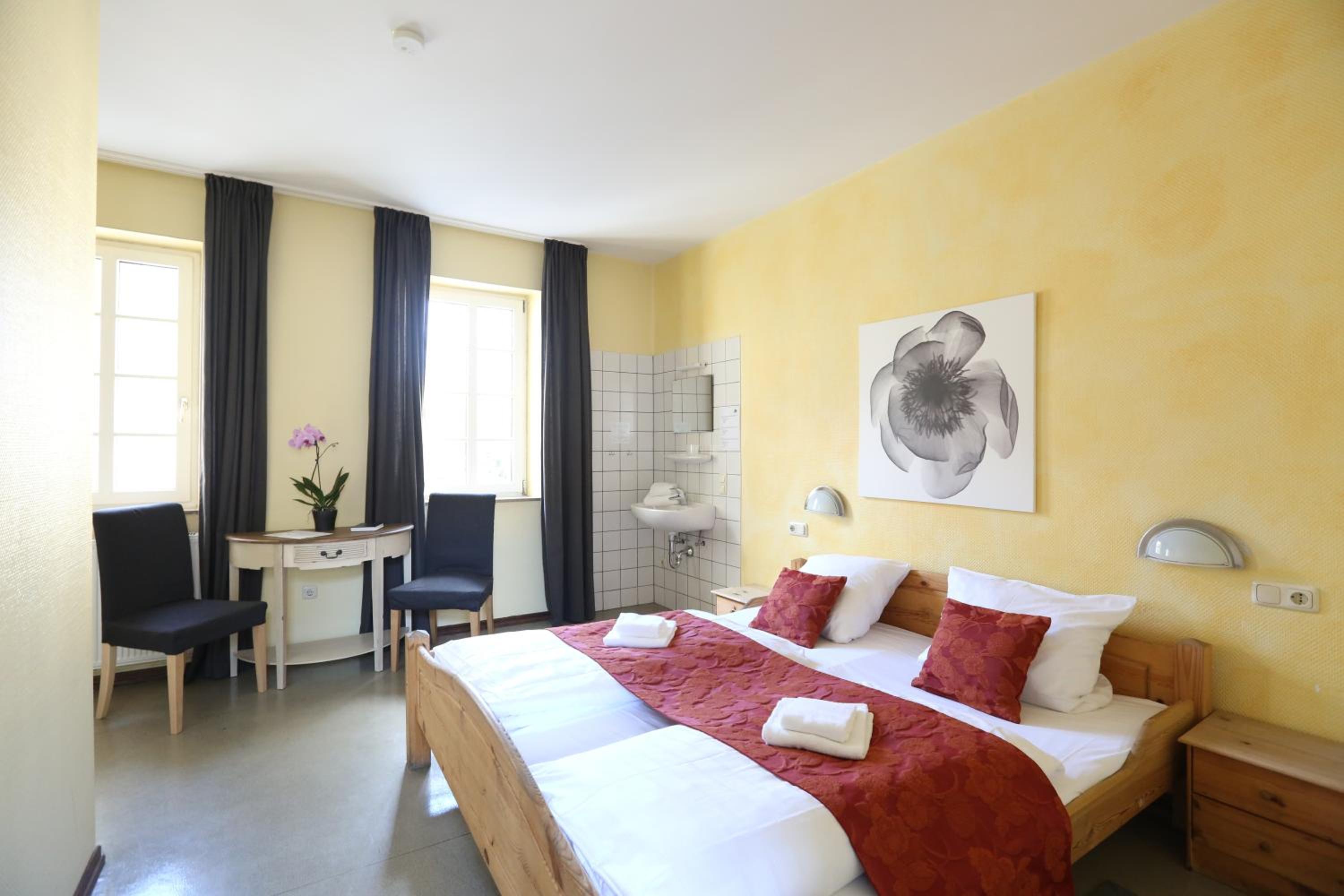 Double Room With Shared Bathroom photo 1