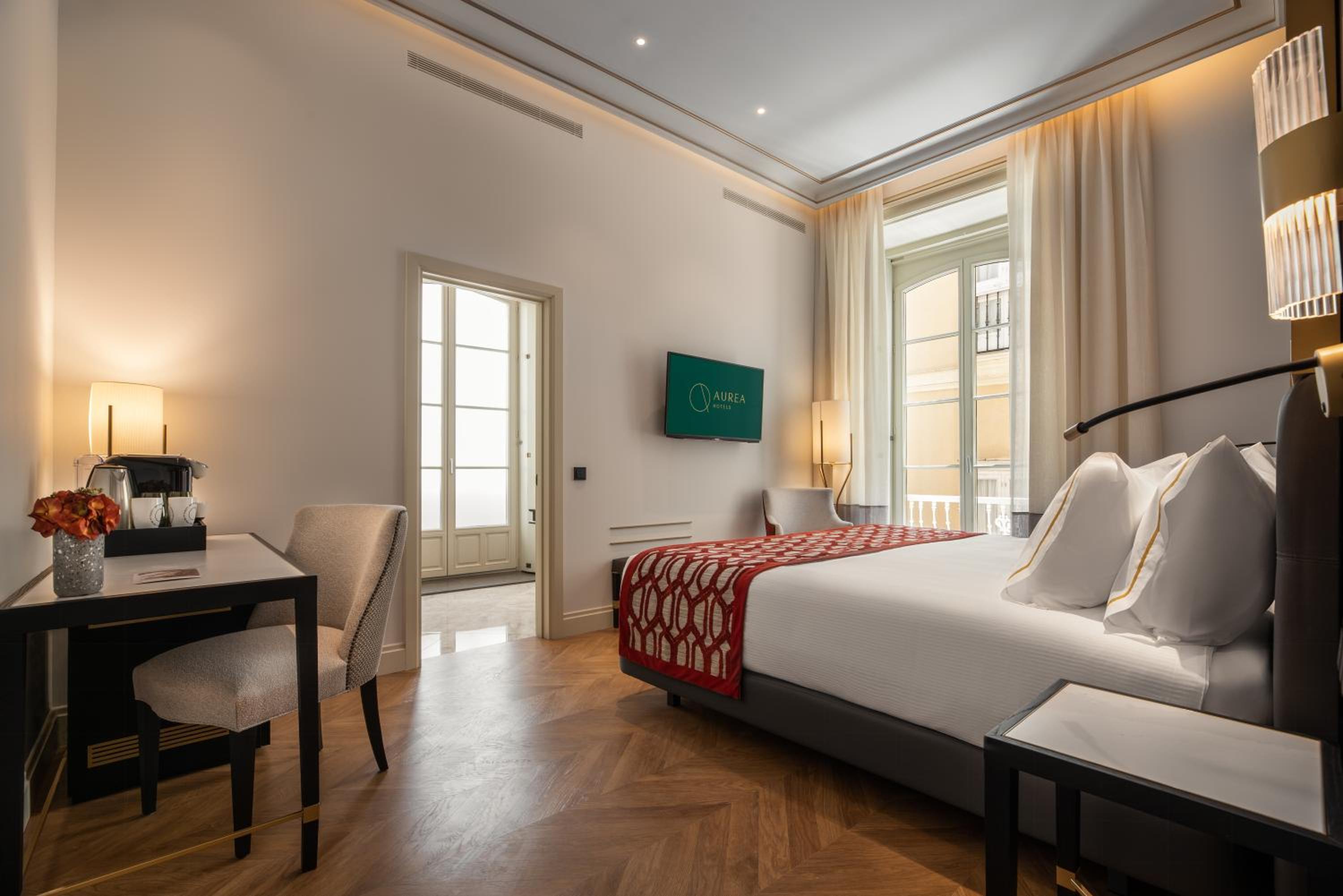Double Room with Balcony - Photo 4