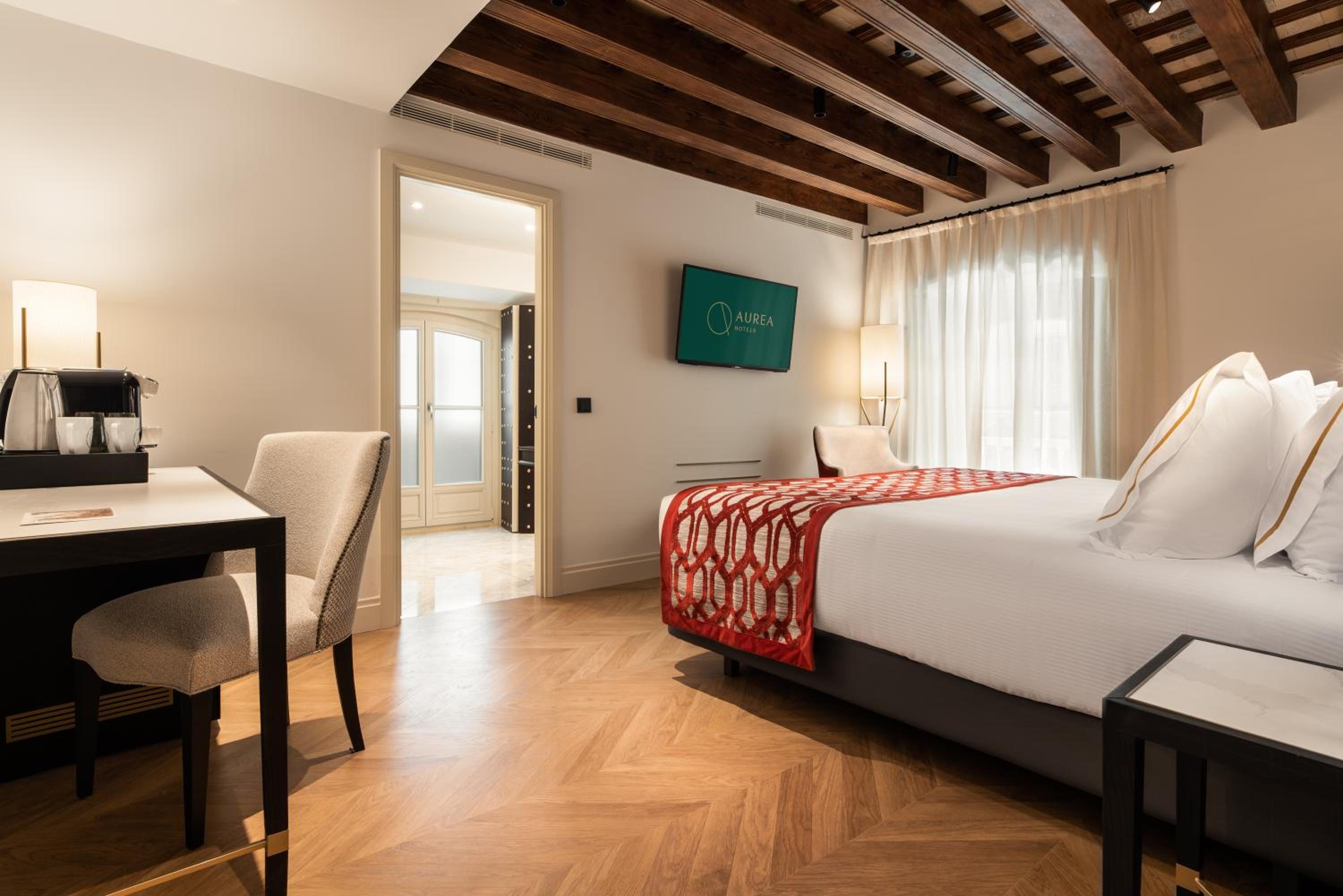 Double Room with Balcony - Photo 5