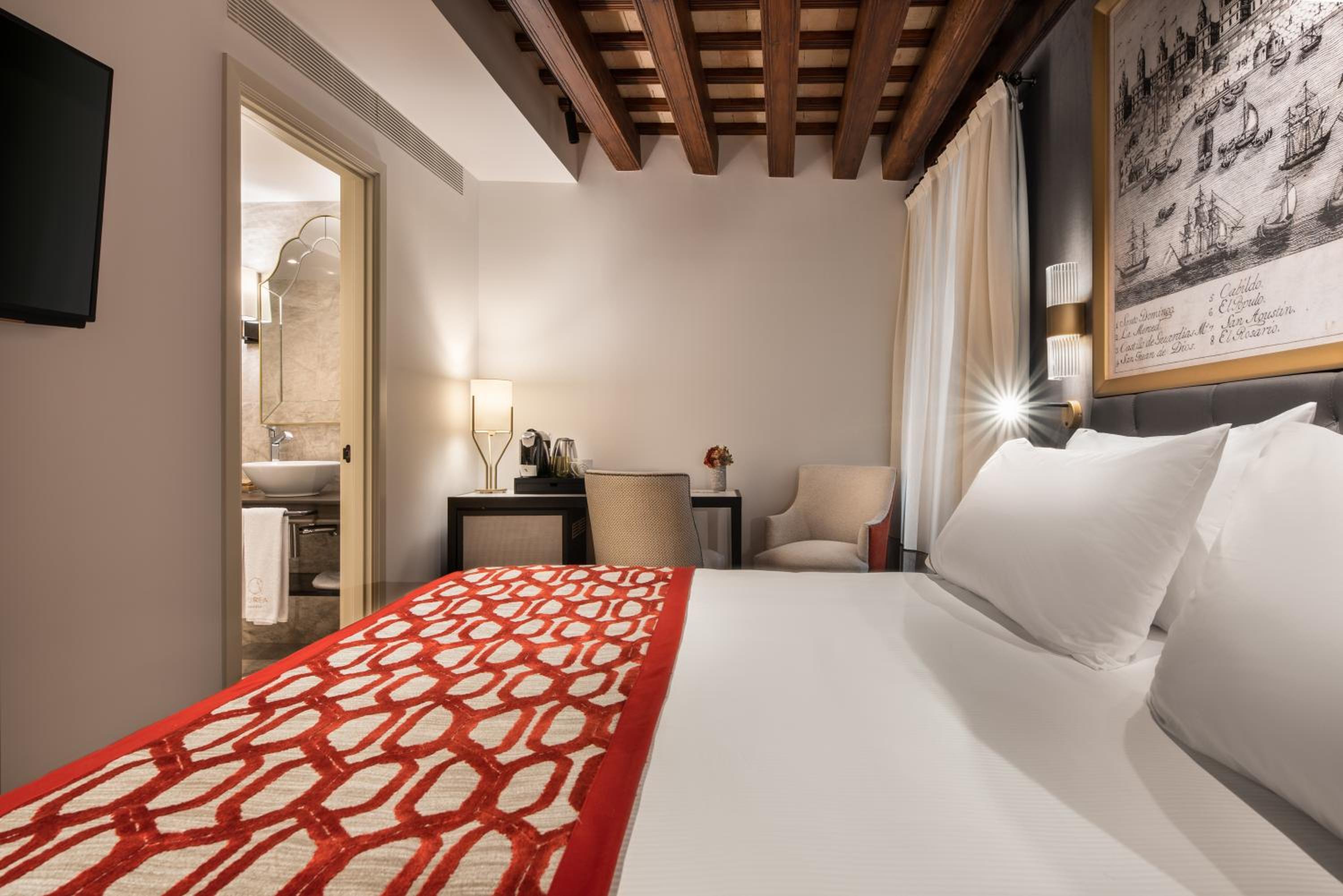 Double Room - Photo 2