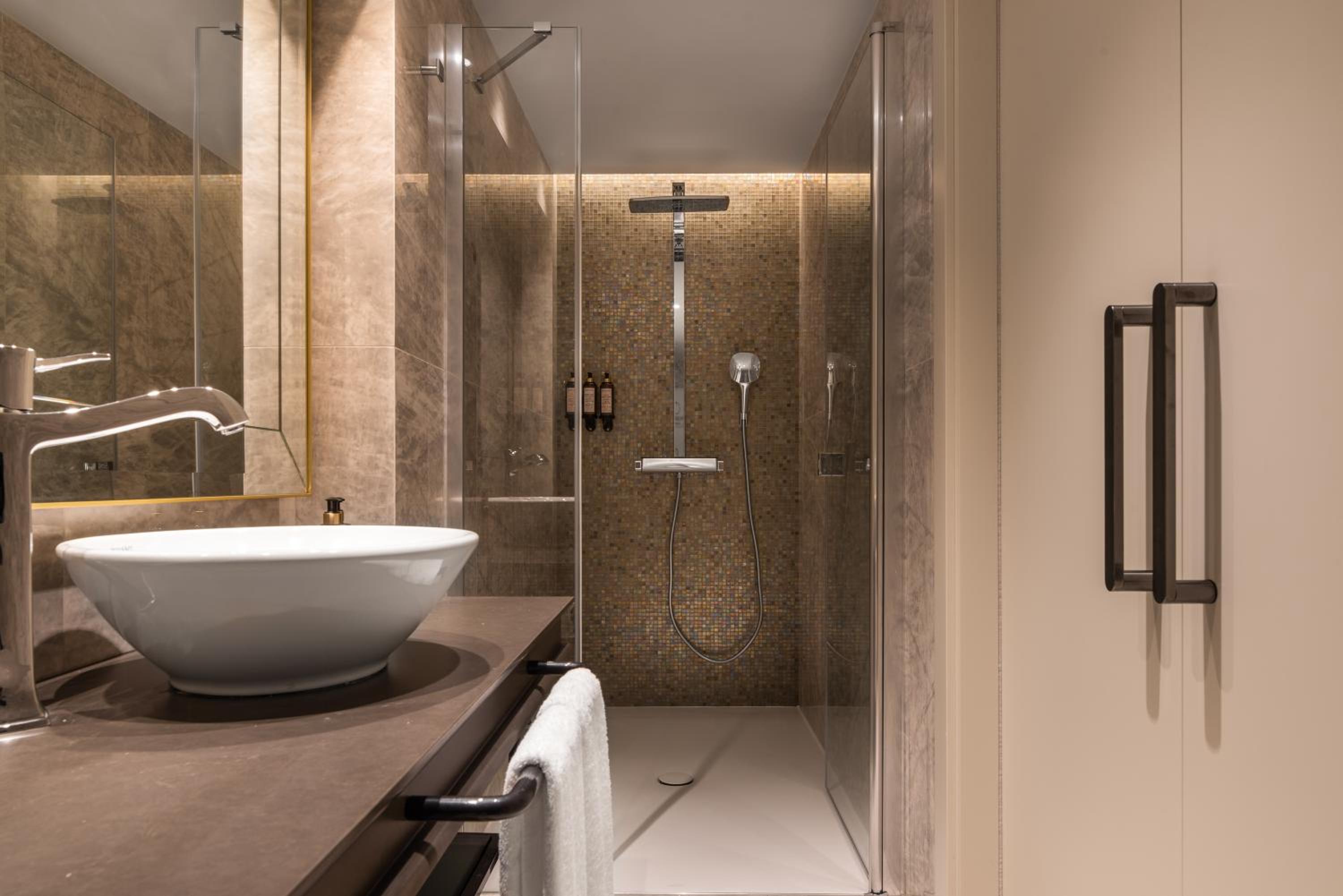 Junior Suite with views - Photo 8