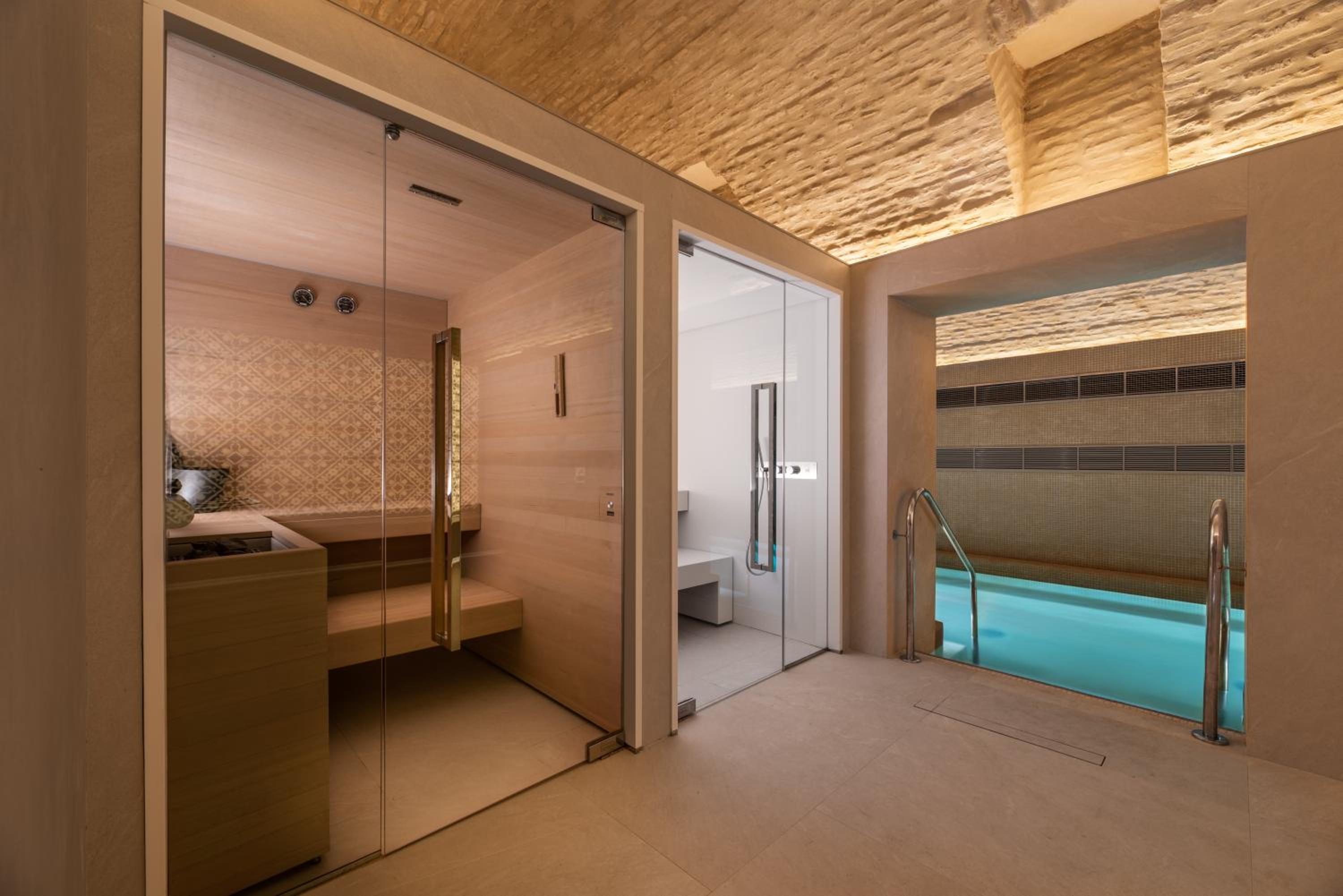 Classic Double Room with Wellness Center Access - Photo 3
