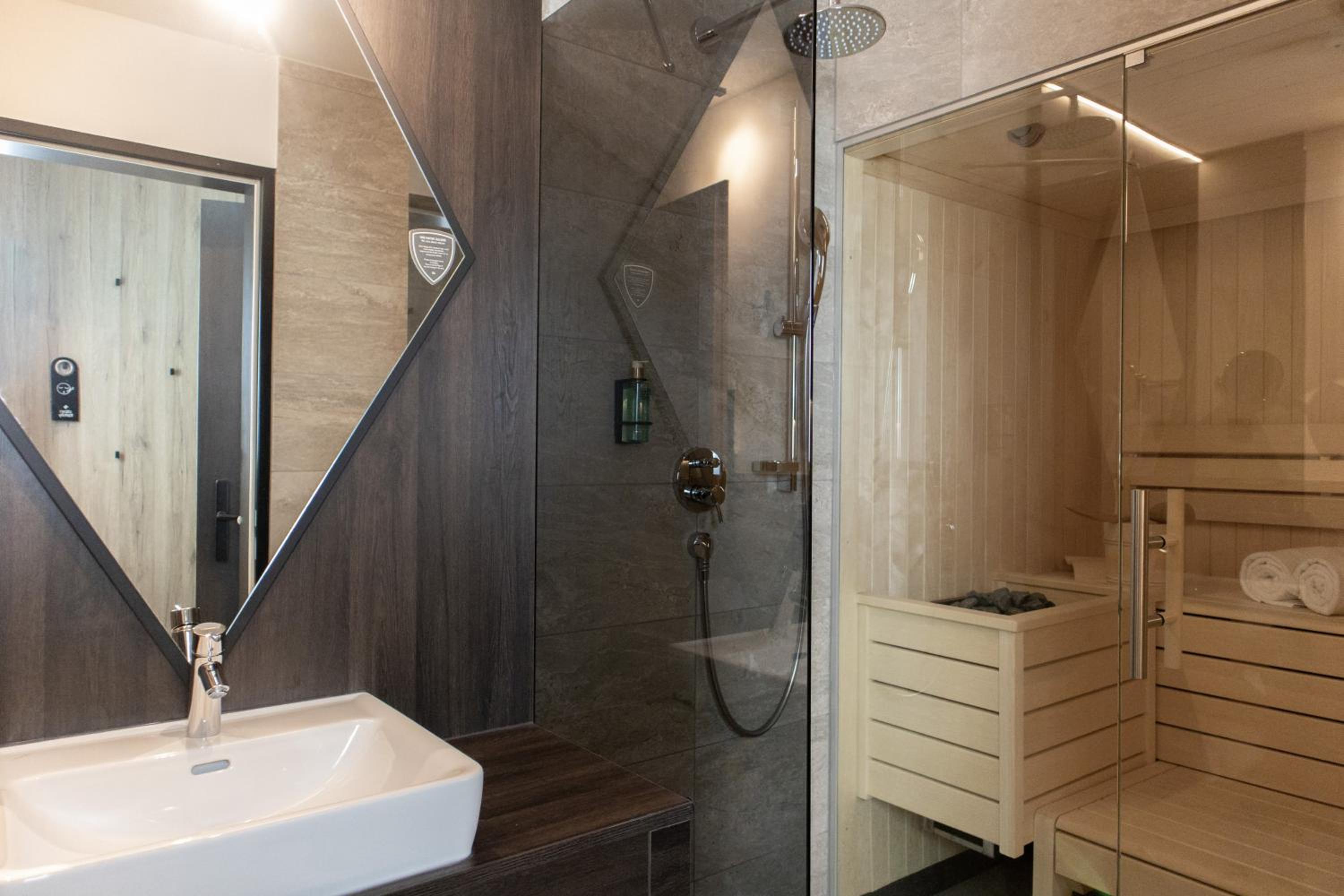 Panorama Suite mit eigener Sauna - Photo 13