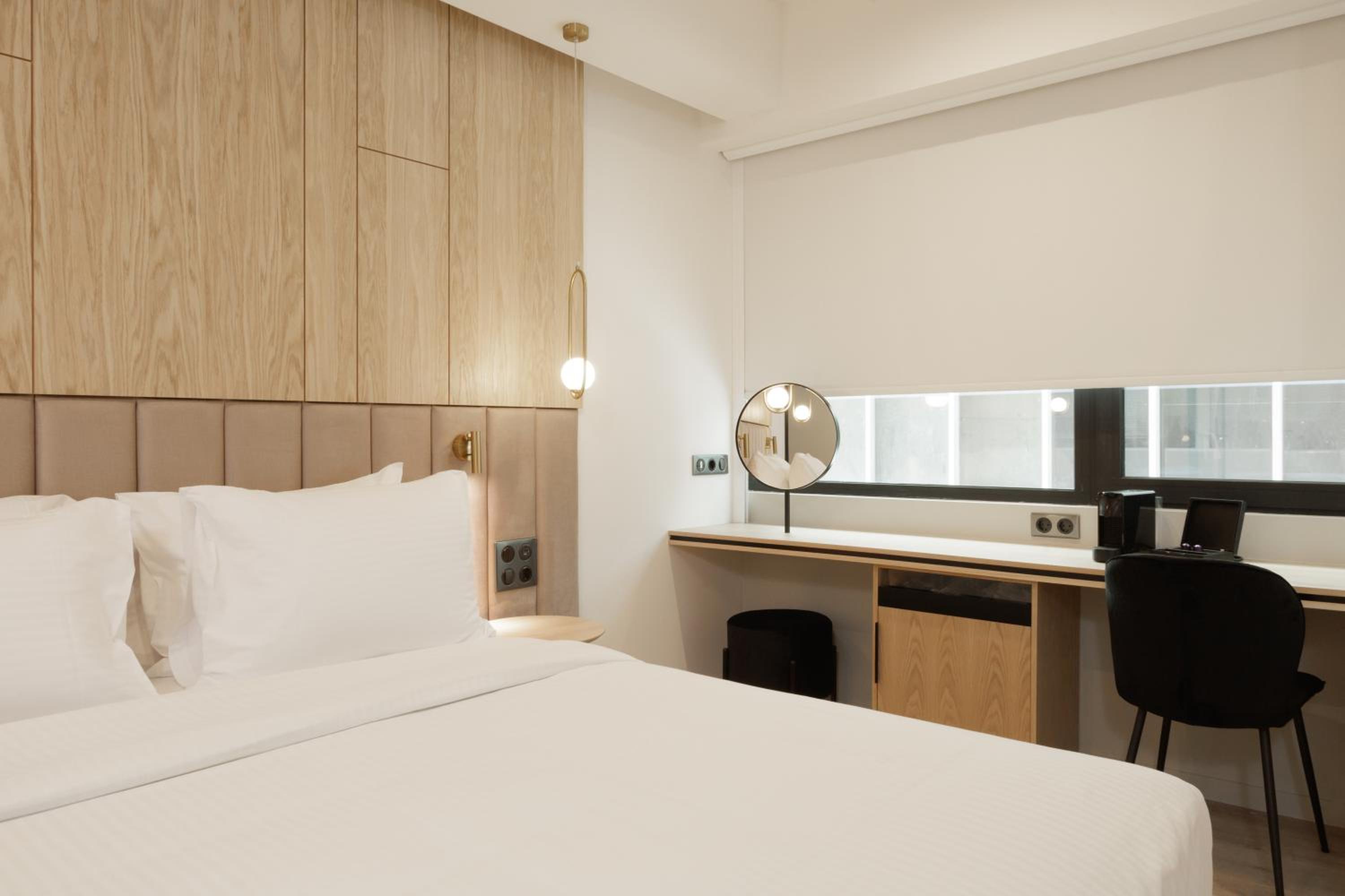 Premium Connecting Room thumbnail 5