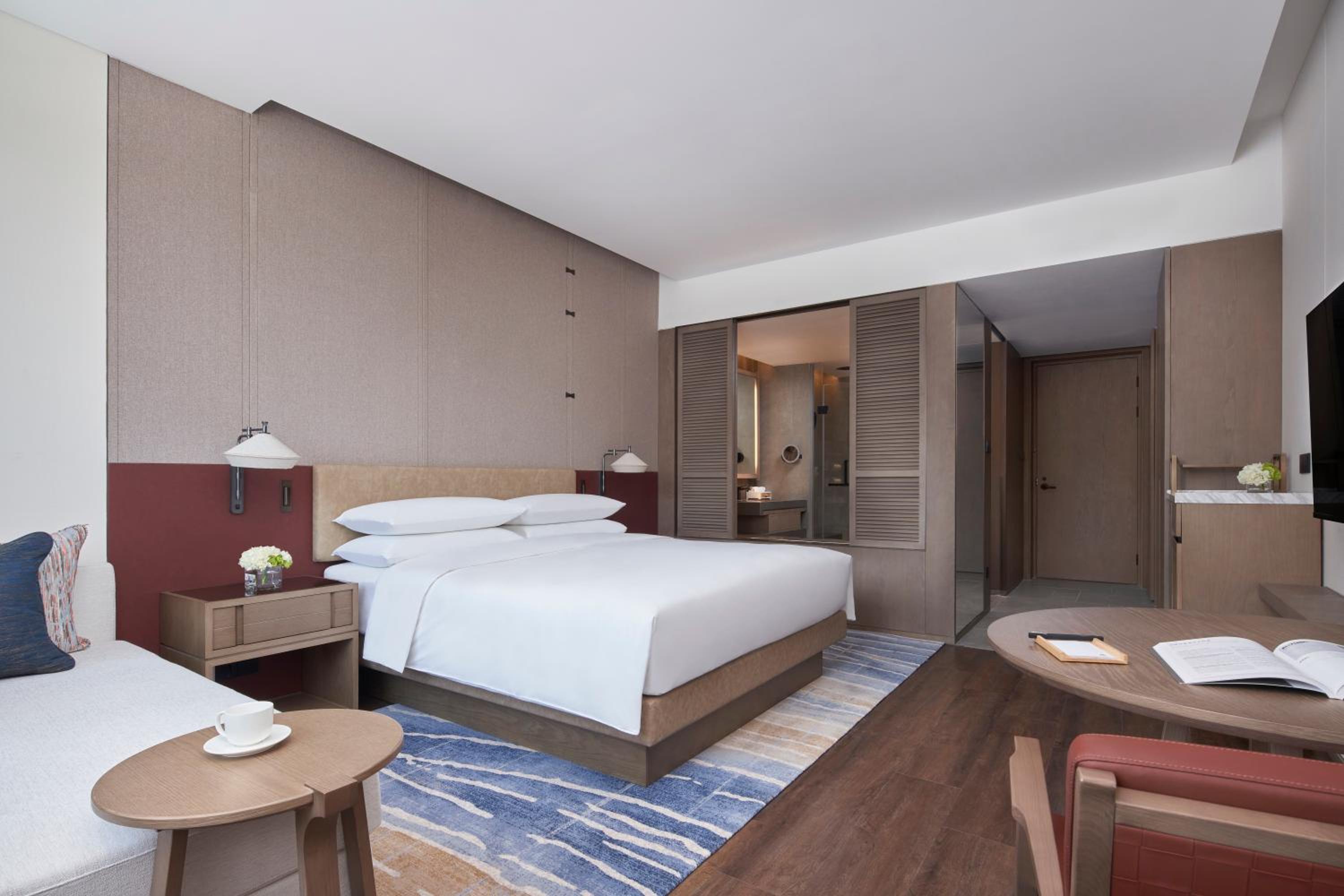 Premier Mountain View King Room