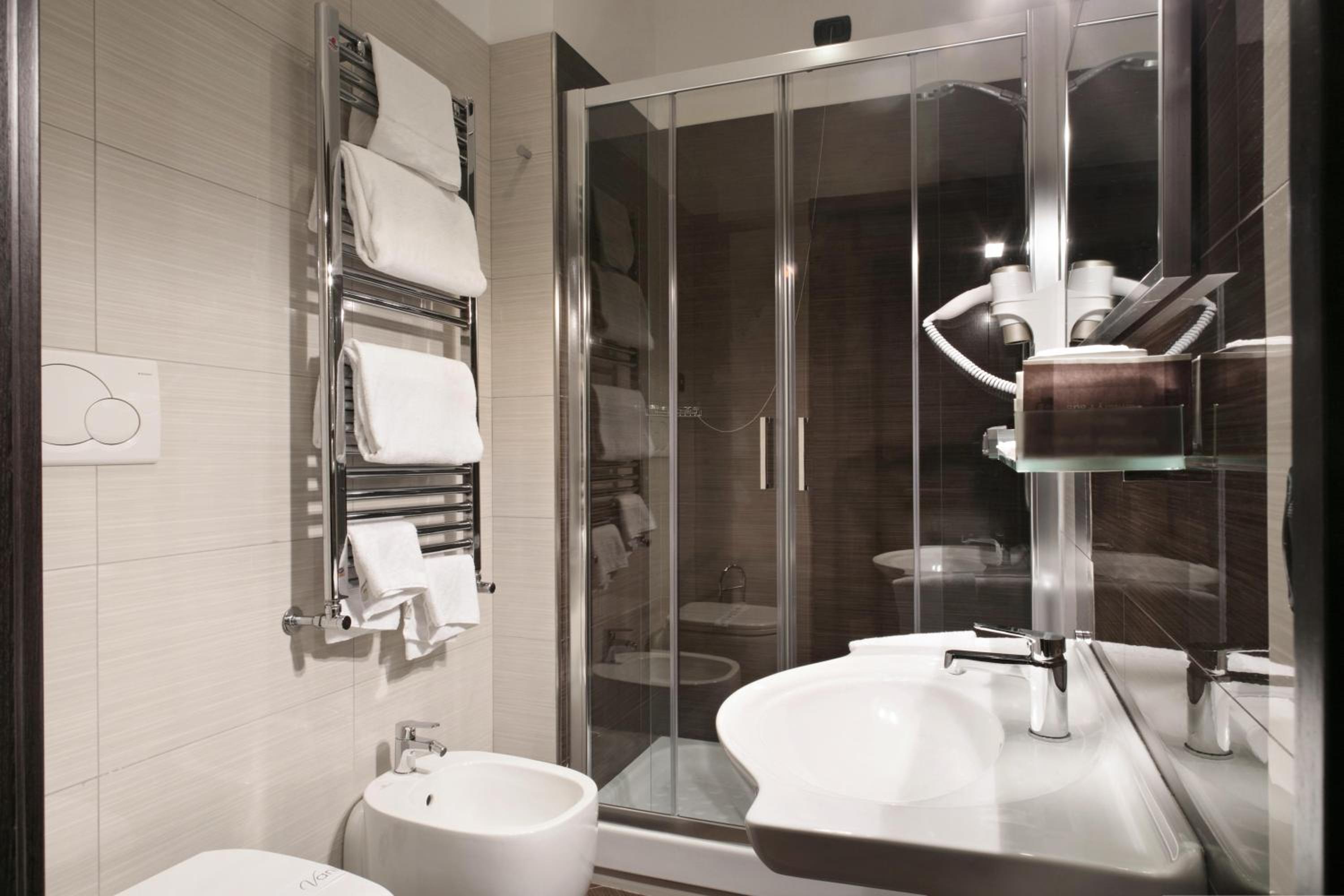 Double Room - Photo 5