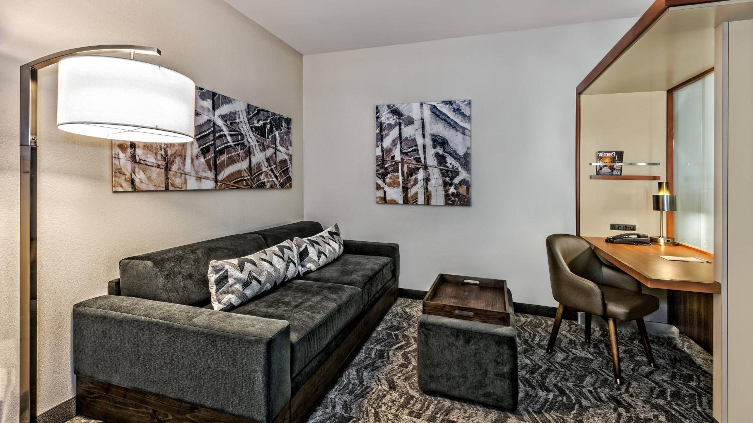 Queen Studio with Sofa Bed - Hearing Accessible