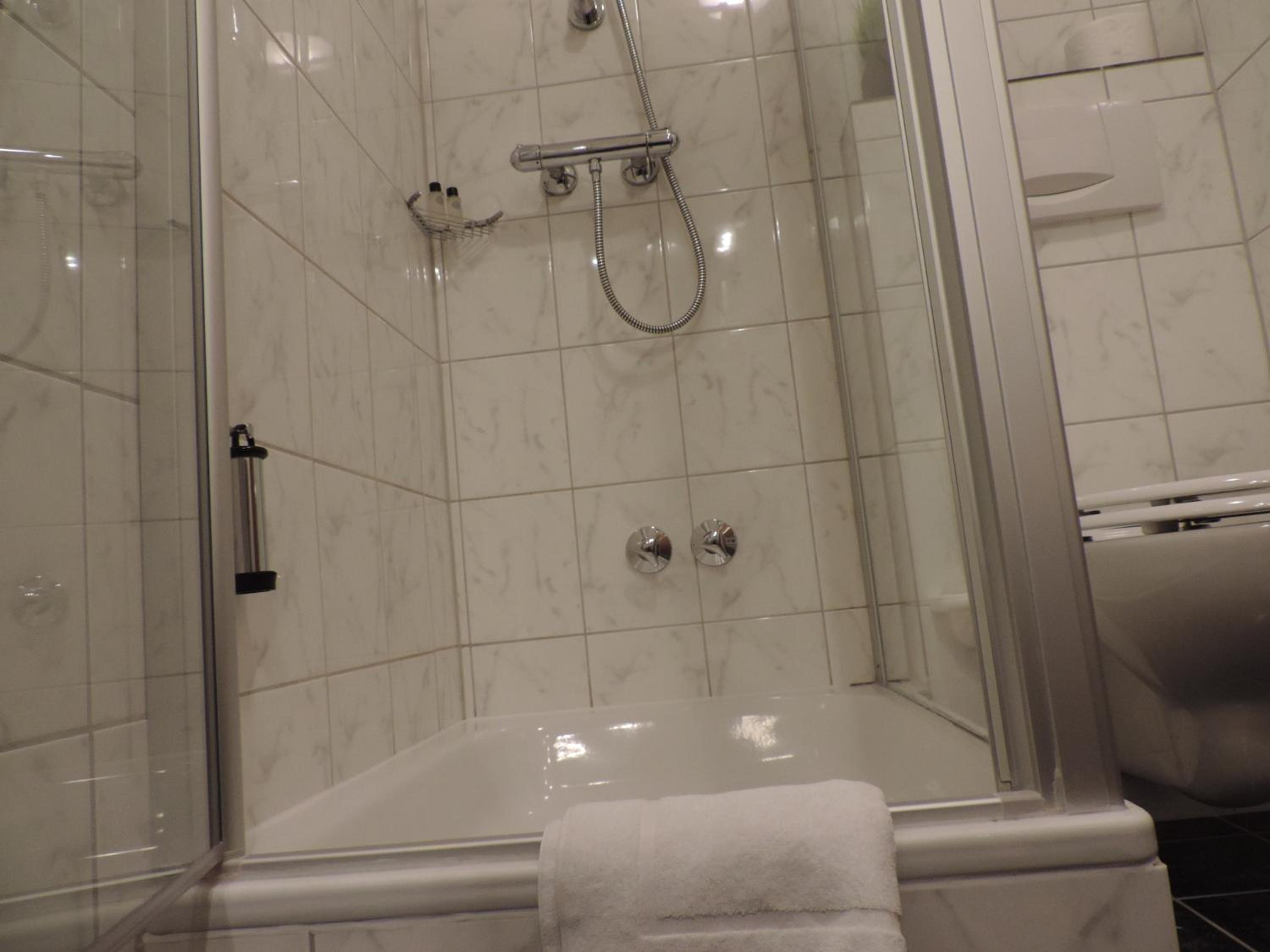 Standard Double Room - Photo 2
