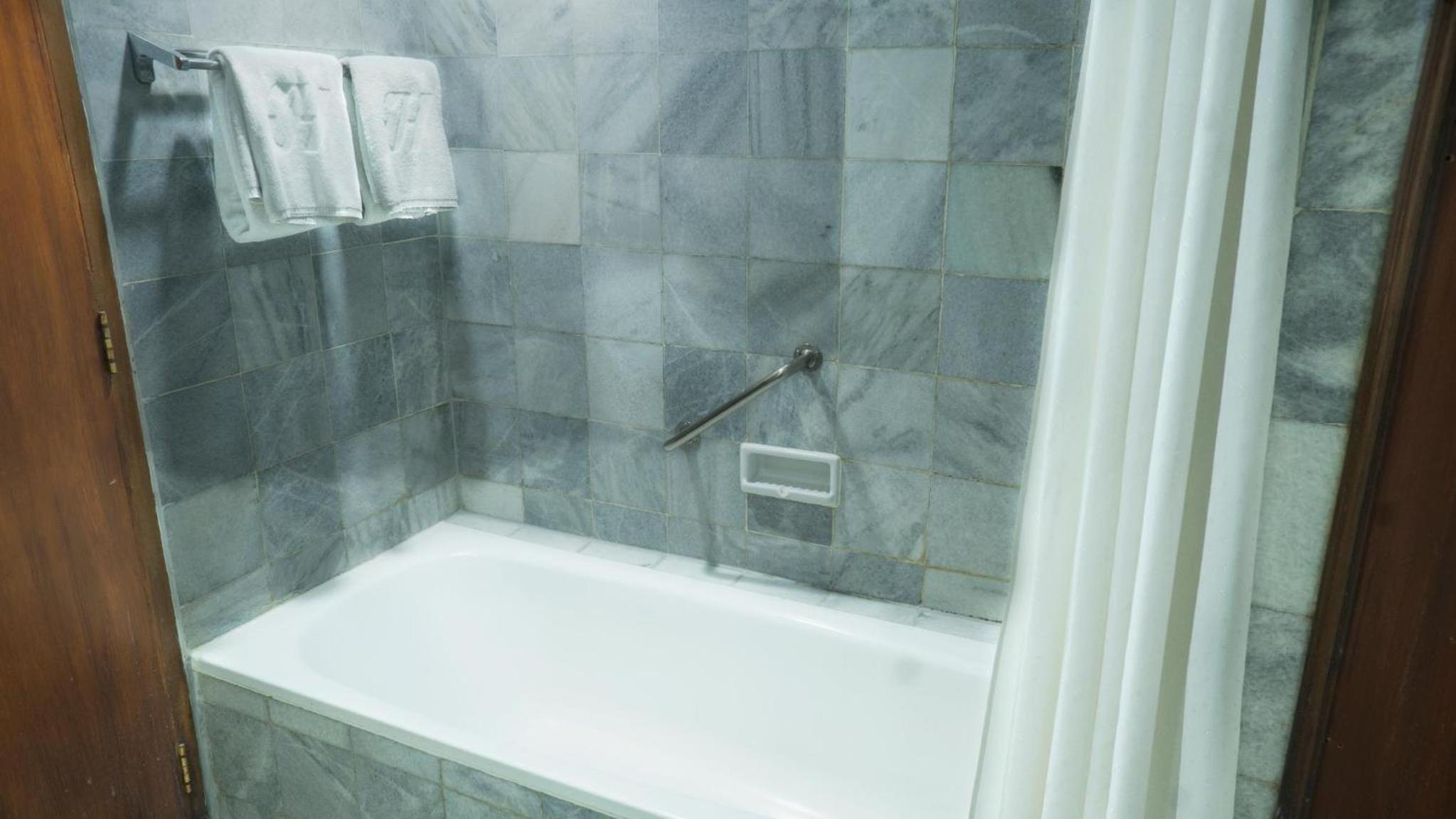 Deluxe Double Room with Garden View - Photo 4