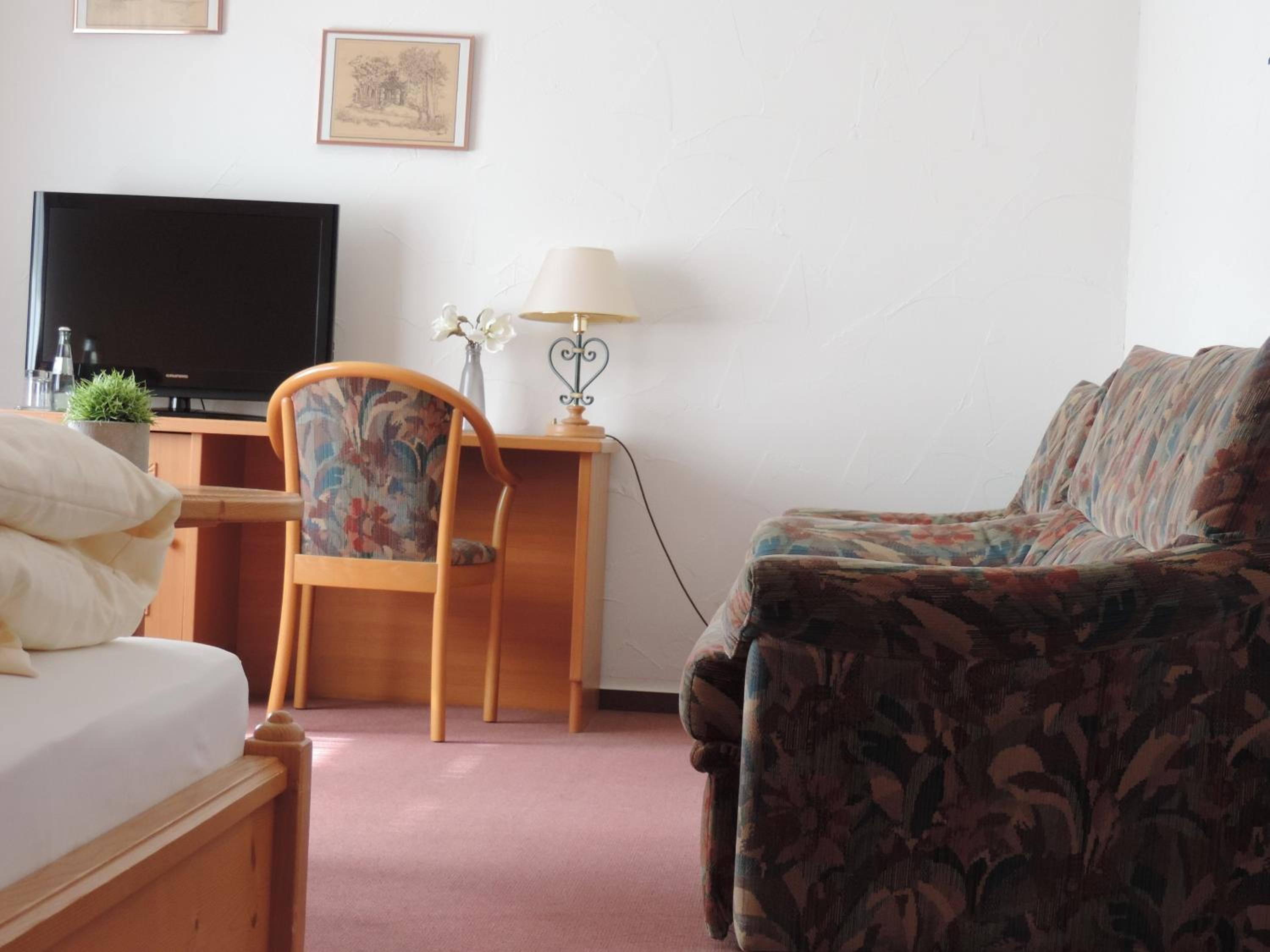 Standard Double Room - Photo 12