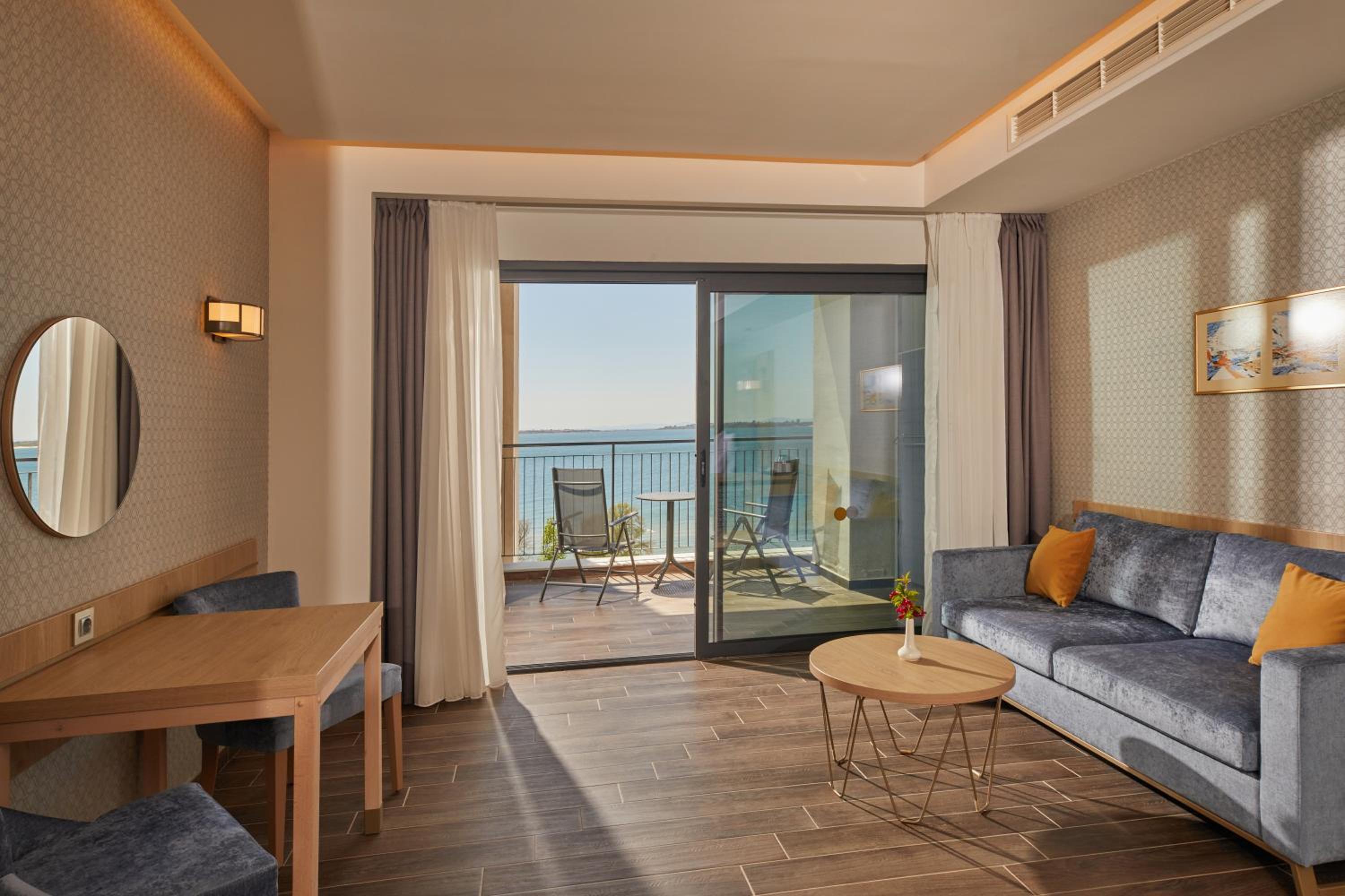 Junior Suite Frontal Sea View