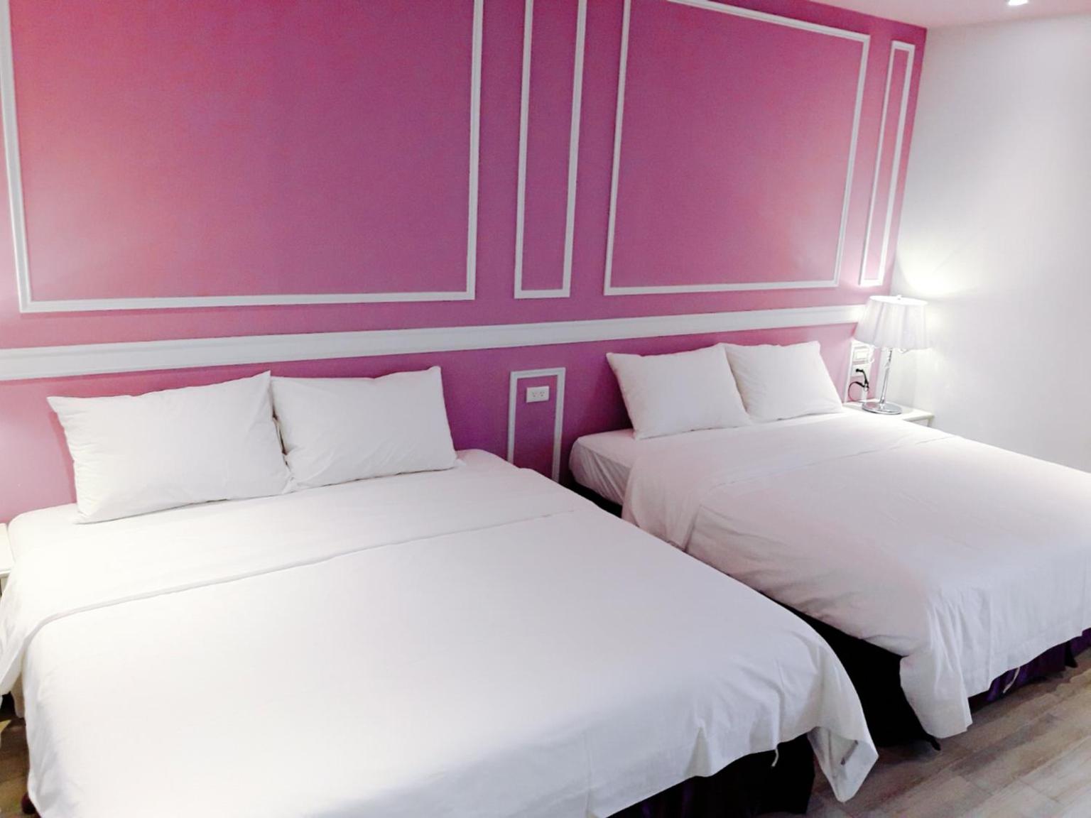 Queen Room with Two Queen Beds photo 1