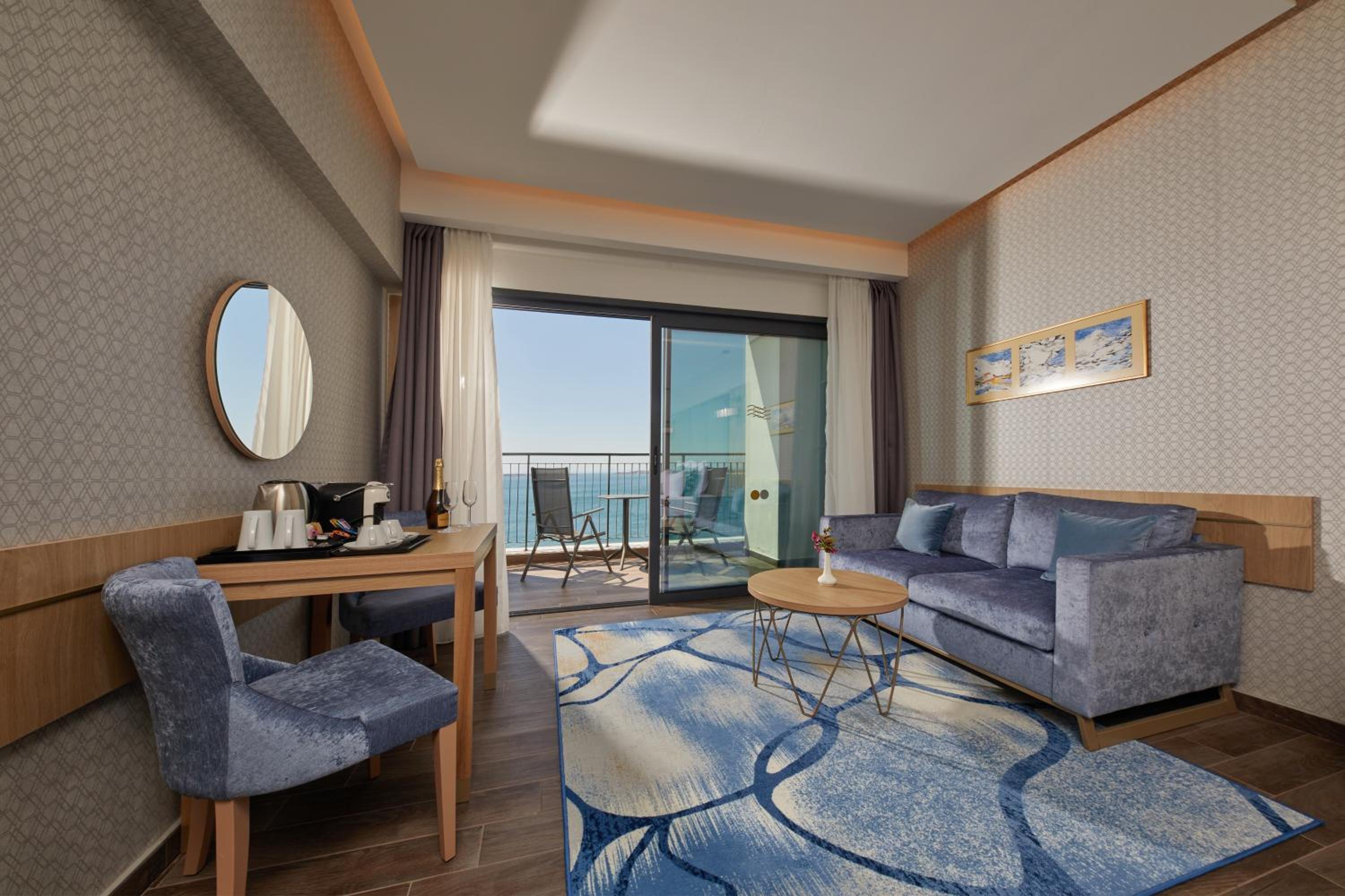 Preferred Club Double Deluxe Frontal Sea View thumbnail 5