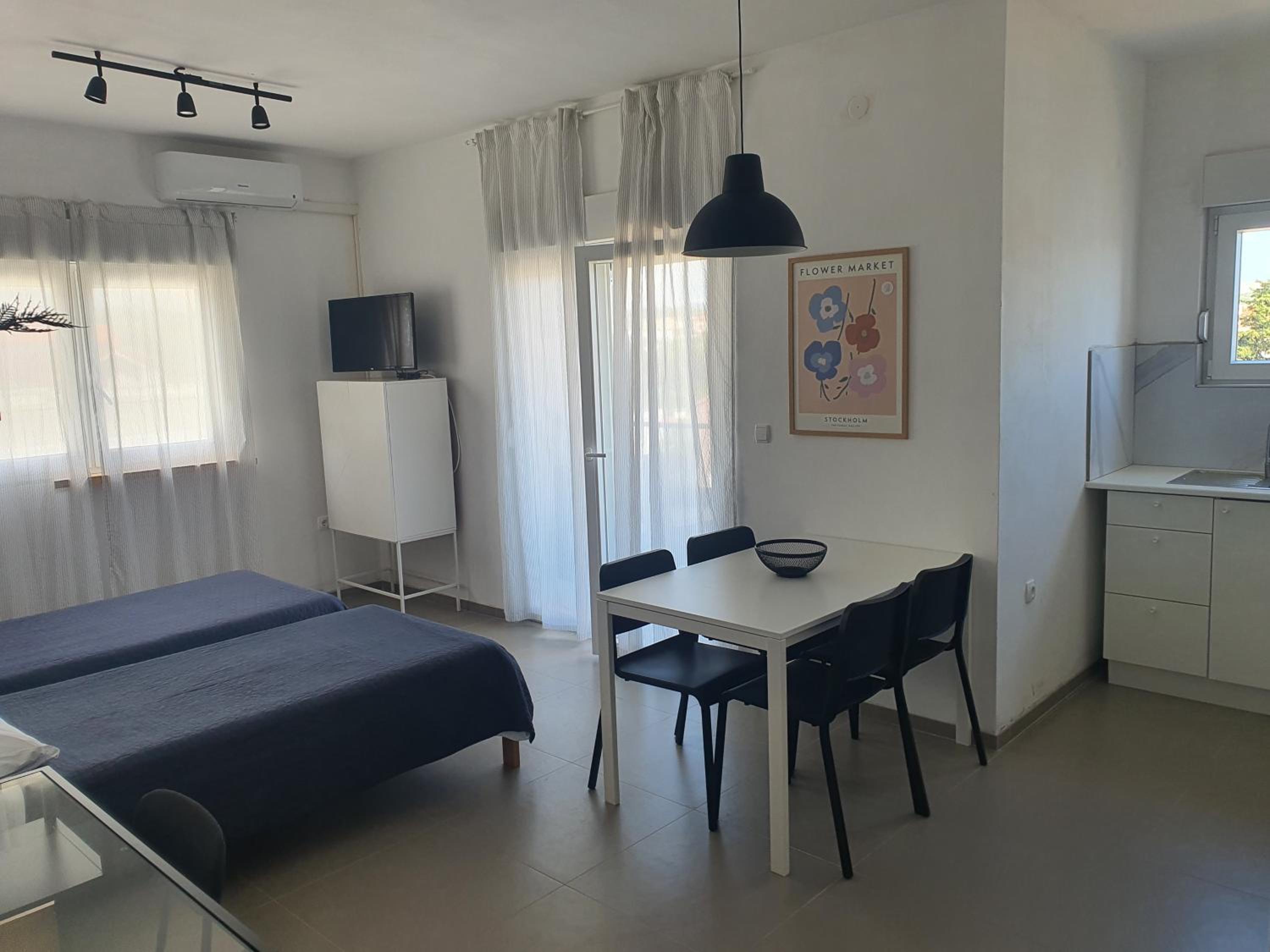 One-Bedroom Apartment photo 2