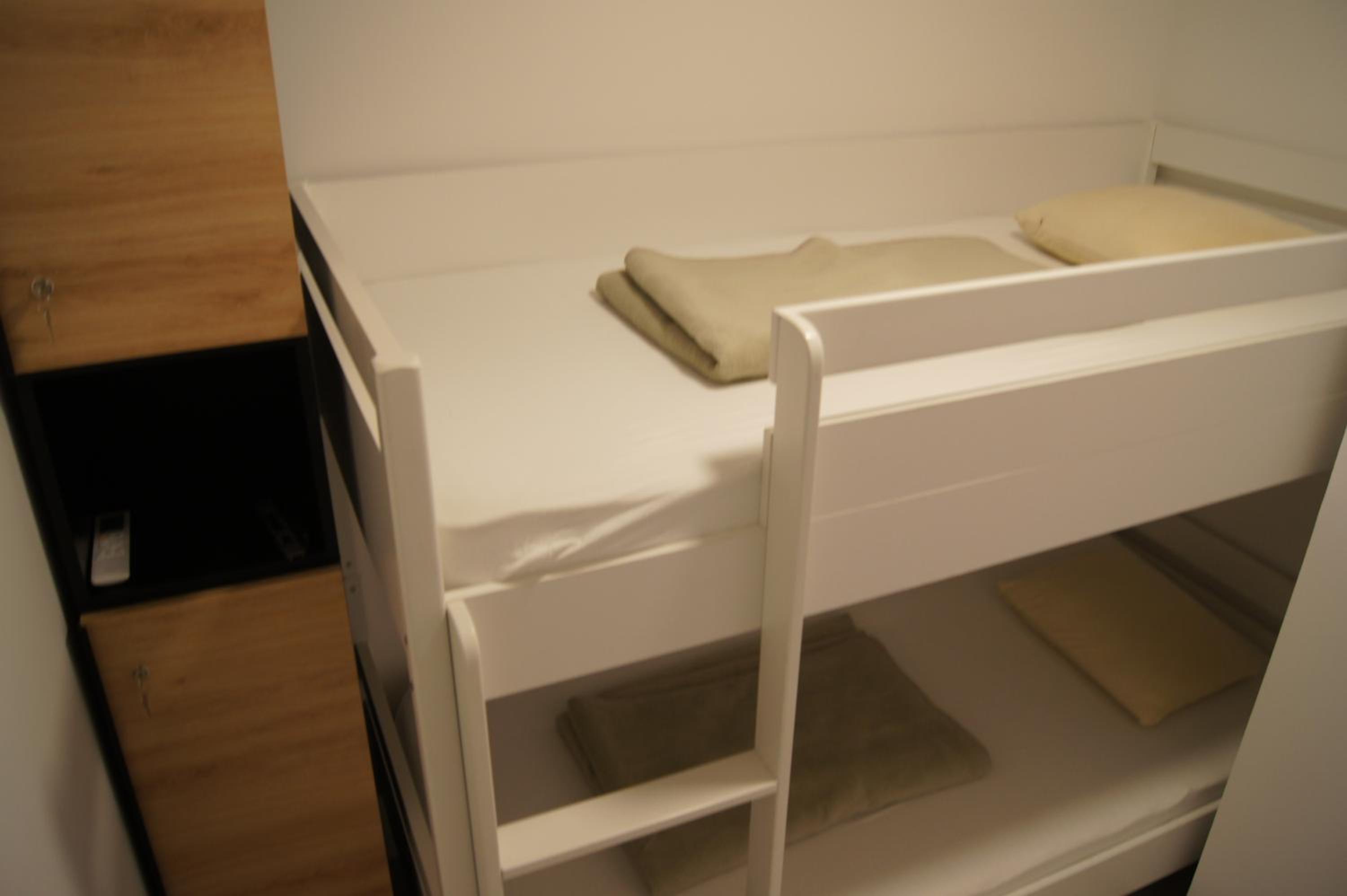 Twin Room with Private Bathroom - Photo 2