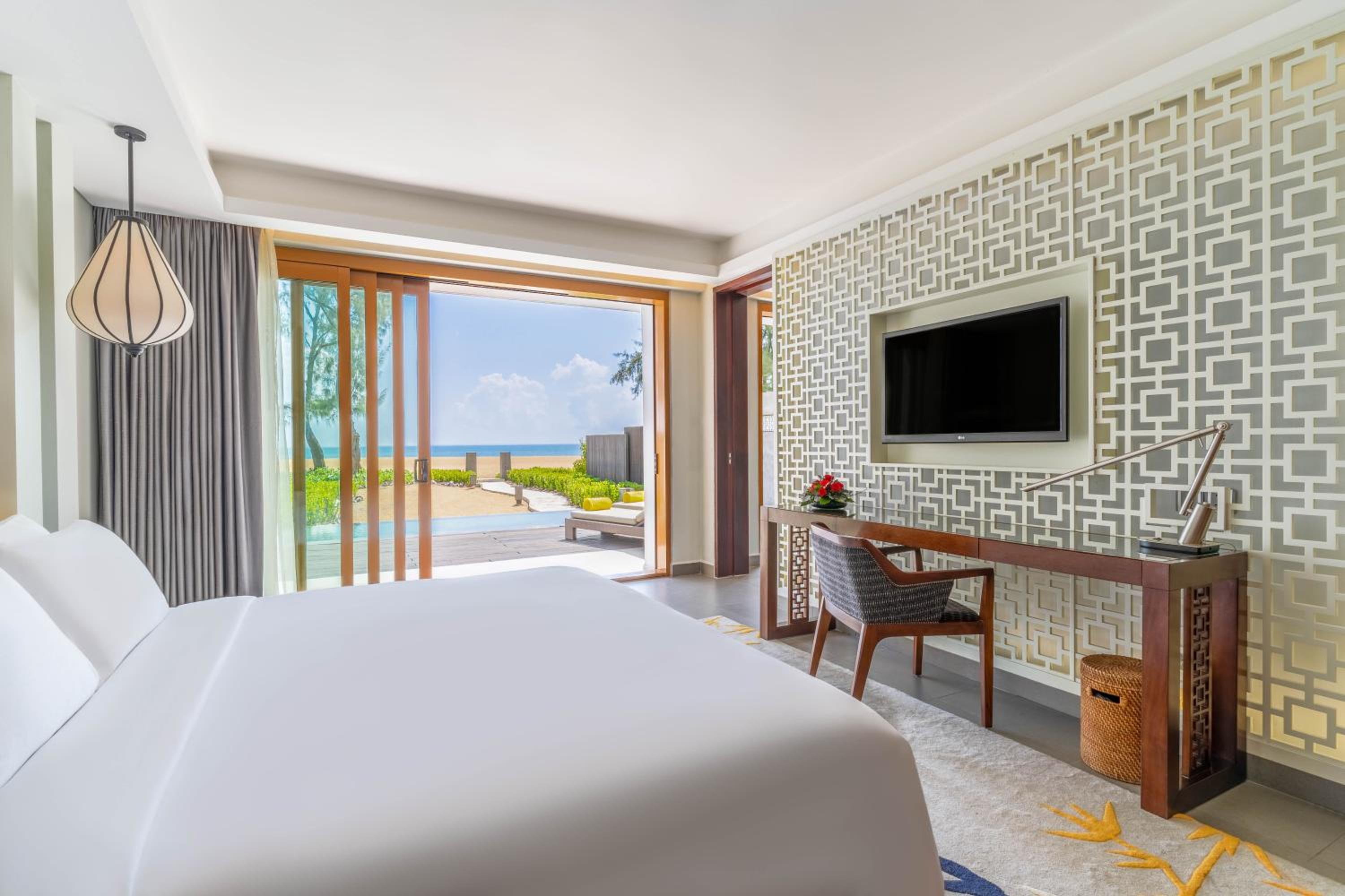 Beachfront One Bedroom Suite with Private Pool