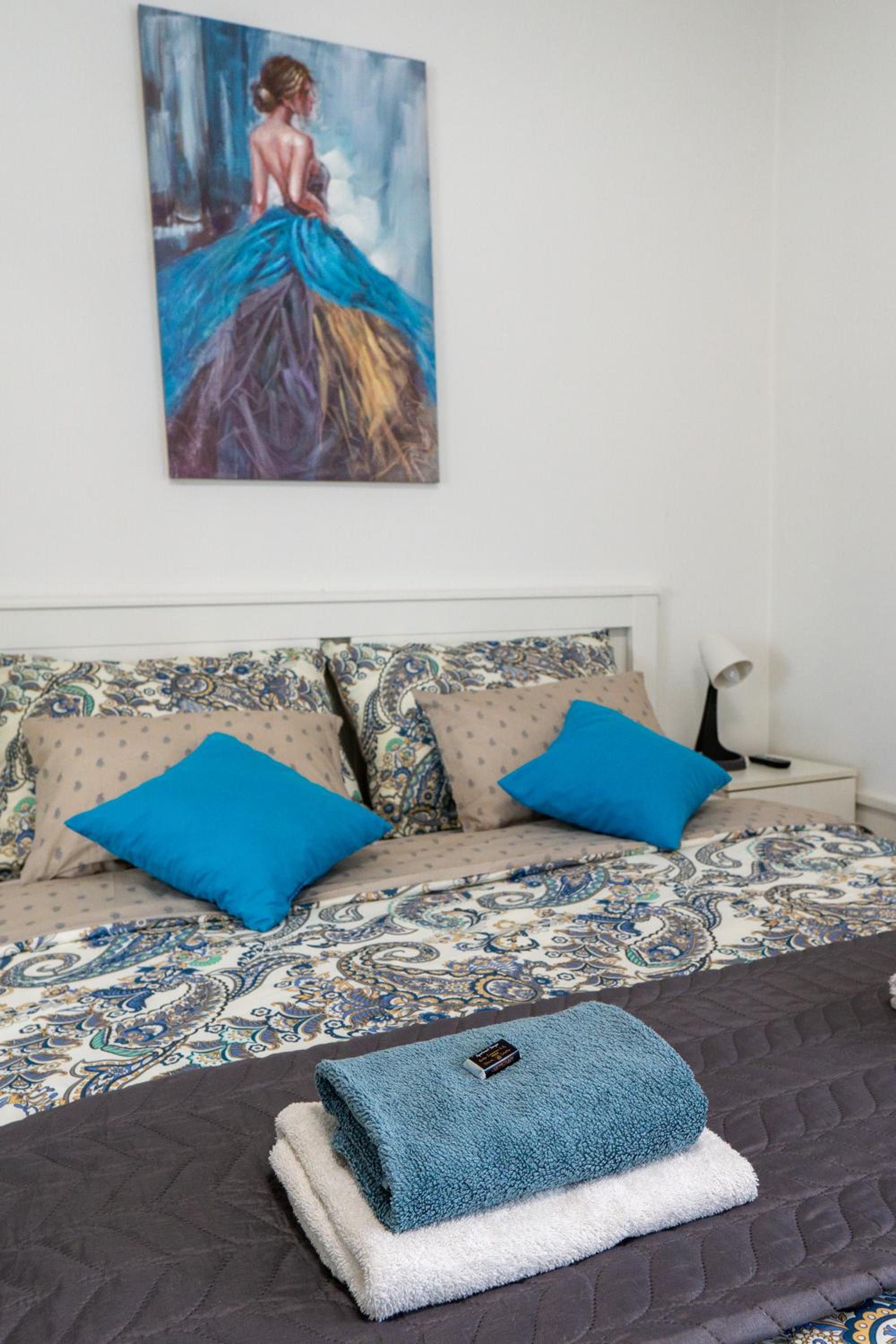 One-Bedroom Apartment - Photo 1