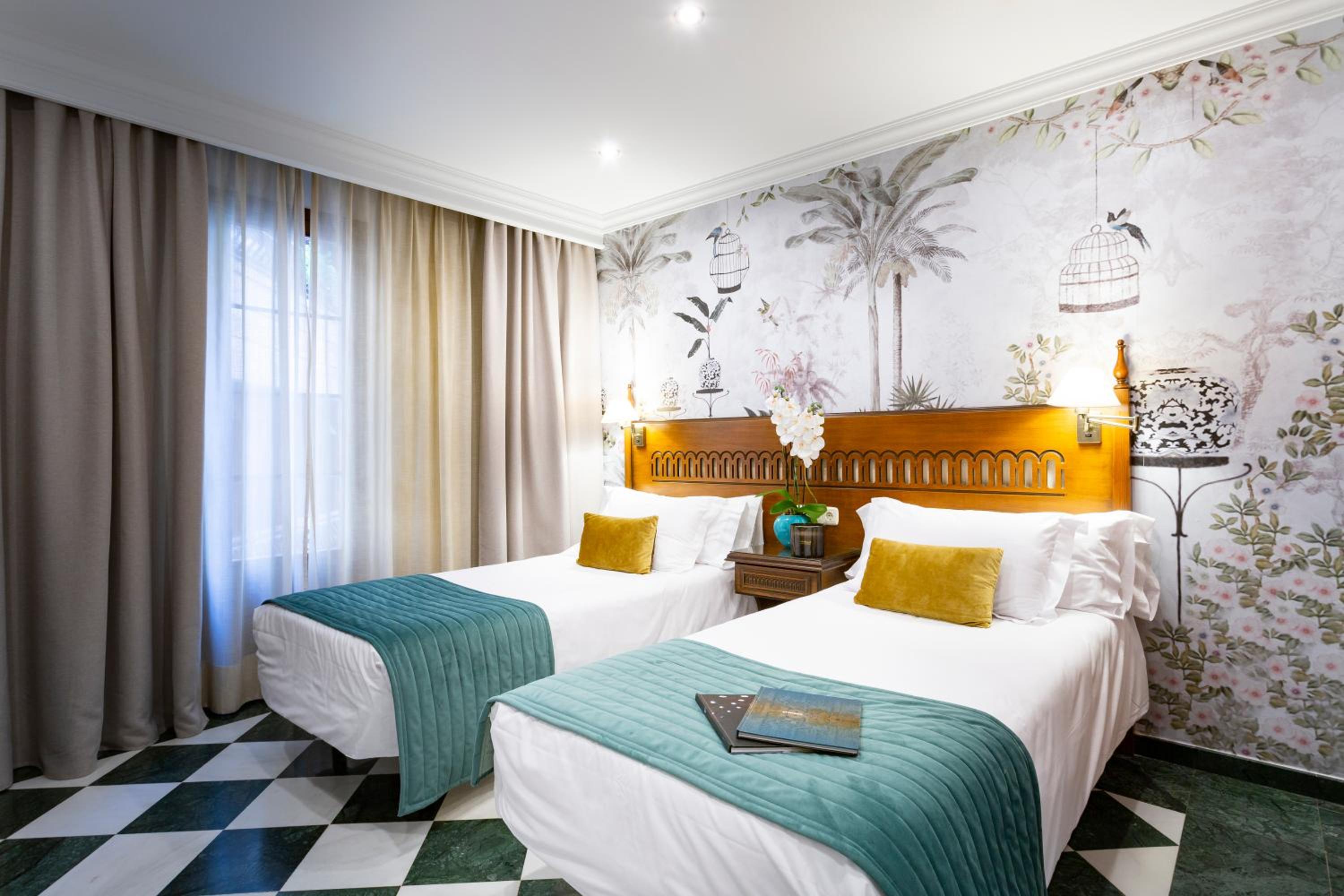Standard Twin Room - Photo 7