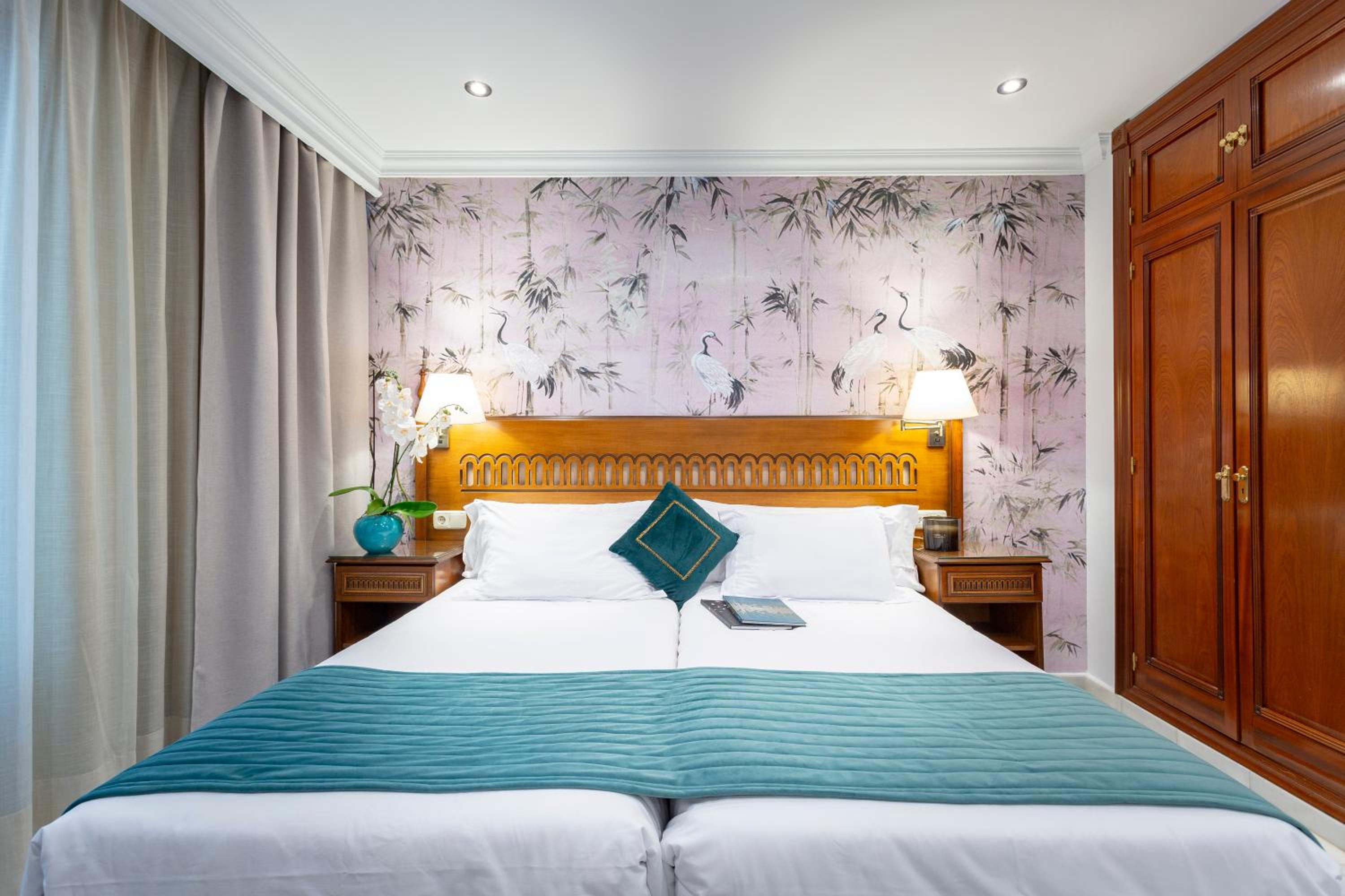 Standard Twin Room - Photo 3