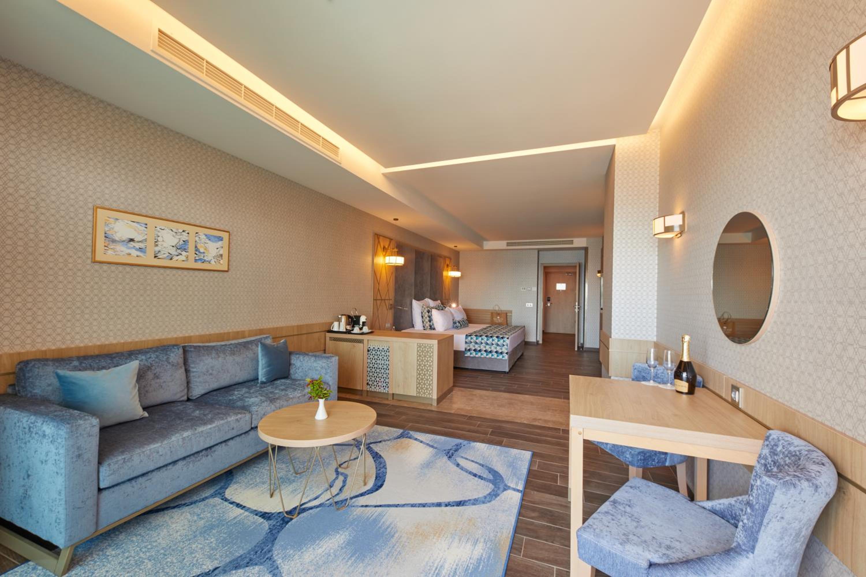 Preferred Club Junior Suite Deluxe Frontal Sea View thumbnail 5