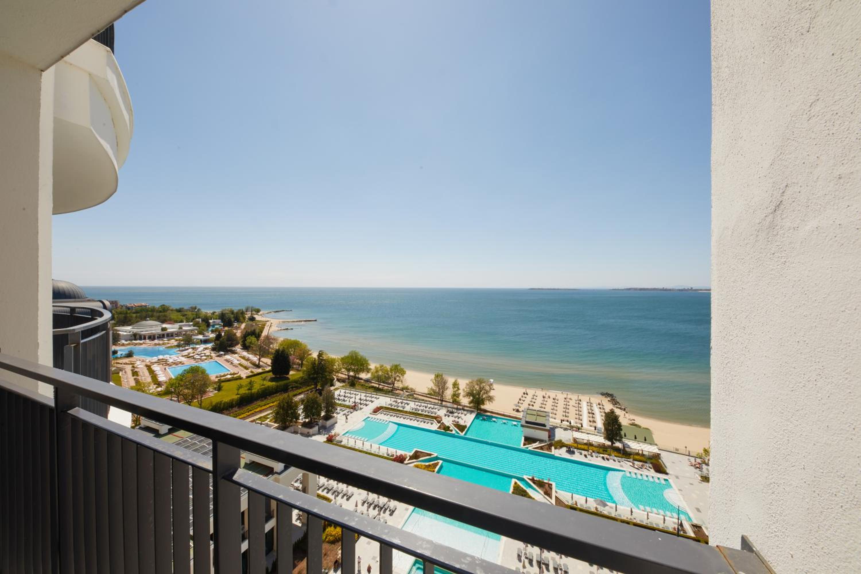 Preferred Club Junior Suite Deluxe Frontal Sea View thumbnail 6