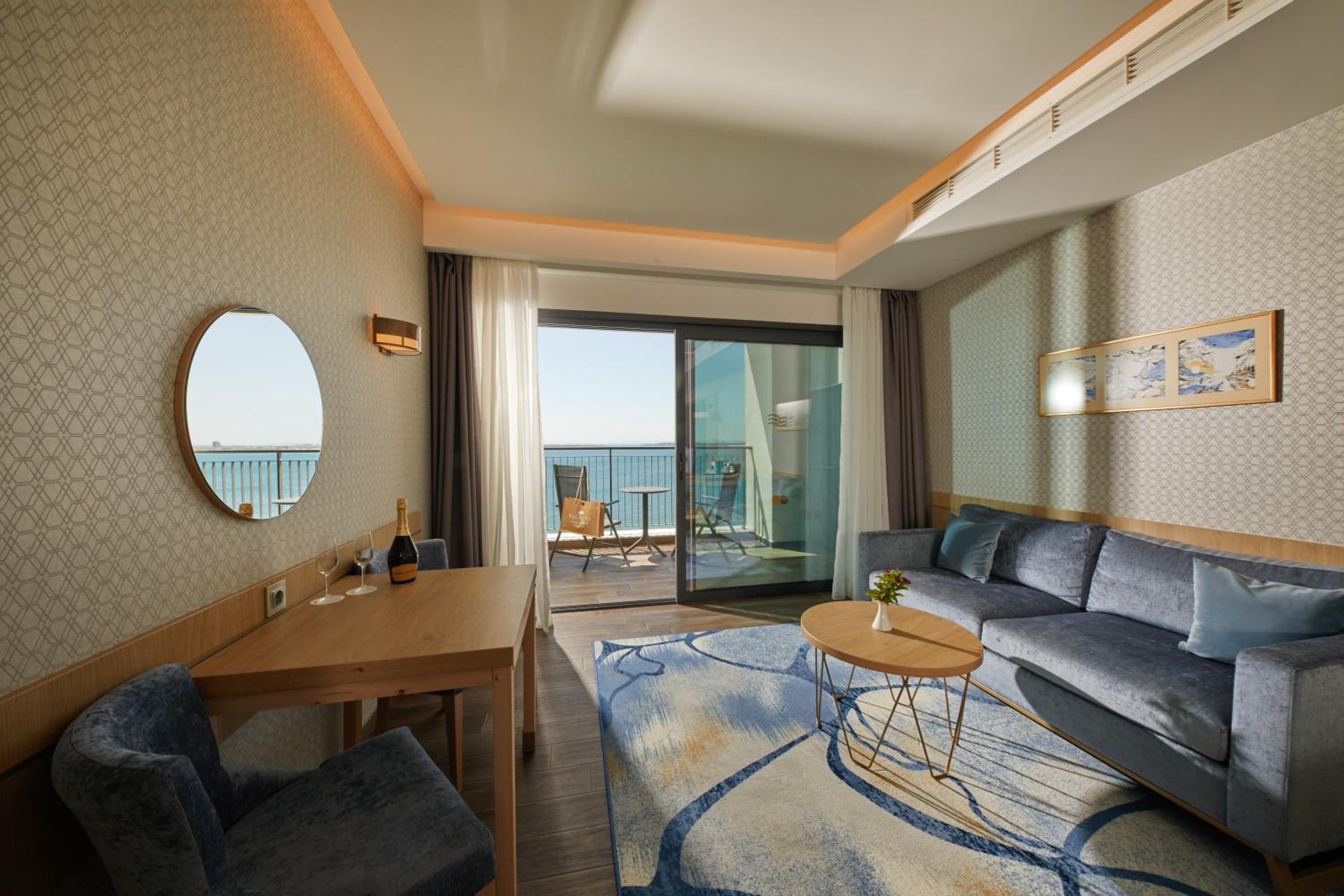Preferred Club Junior Suite Deluxe Frontal Sea View