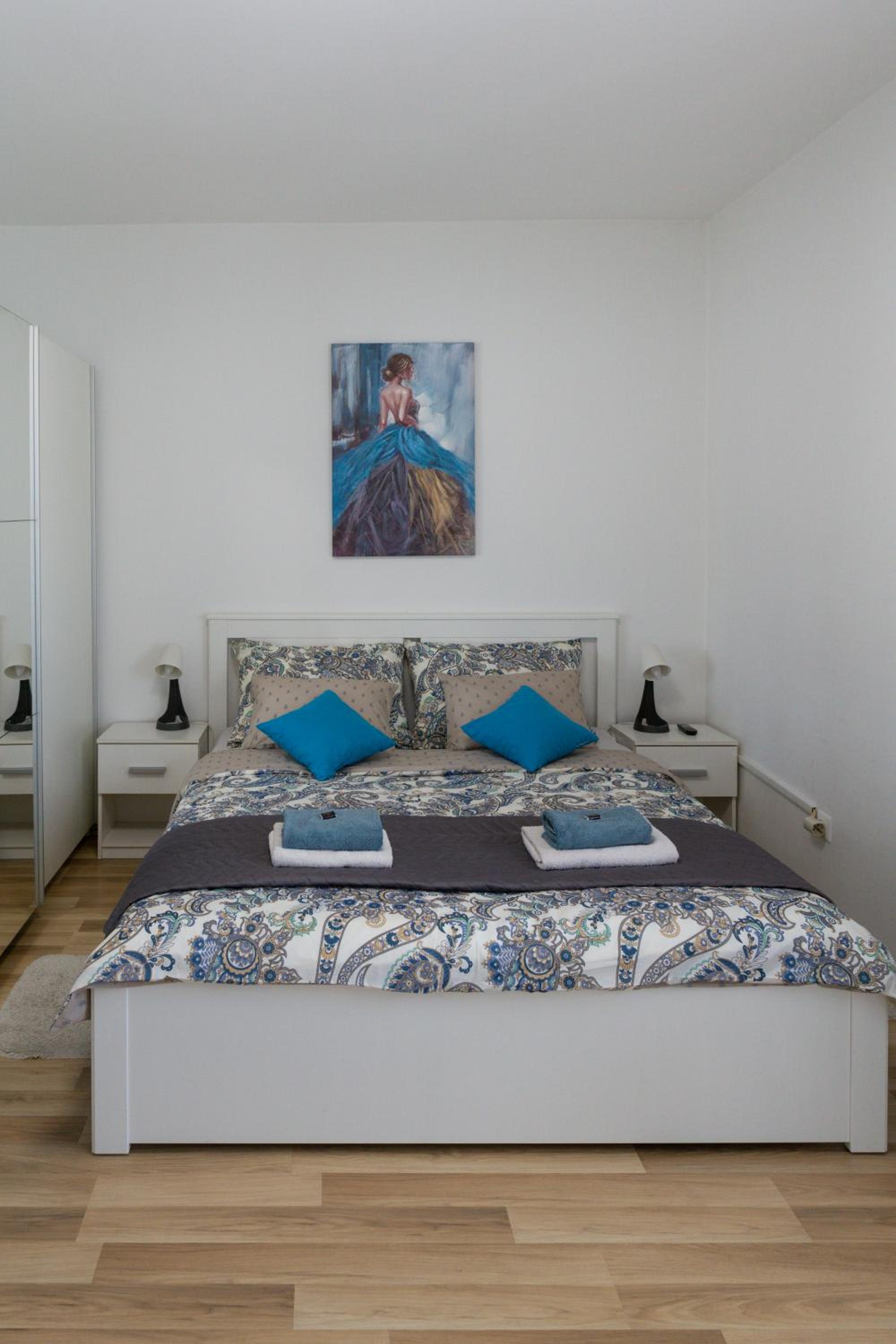 One-Bedroom Apartment - Photo 29