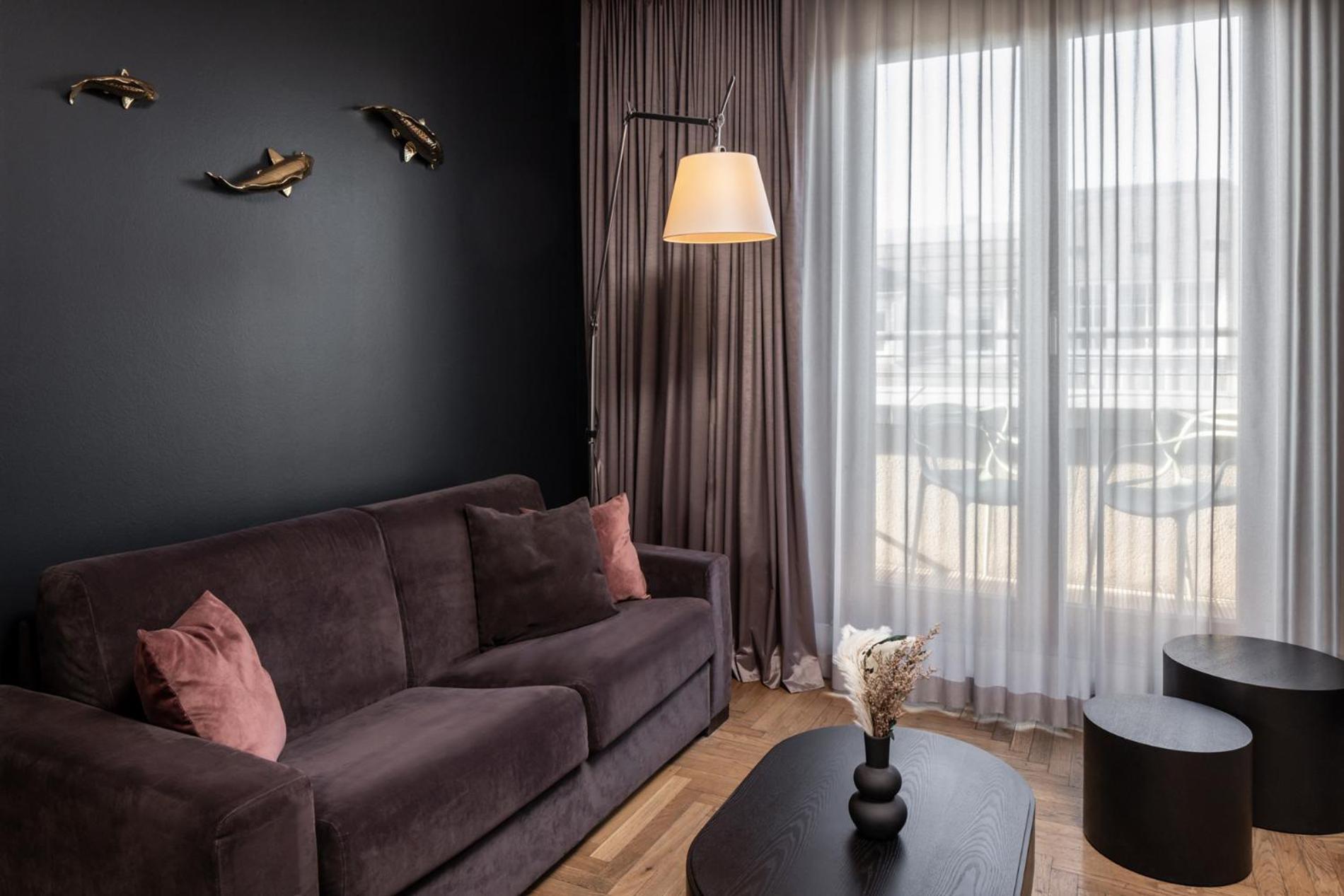 L Apartment photo 3
