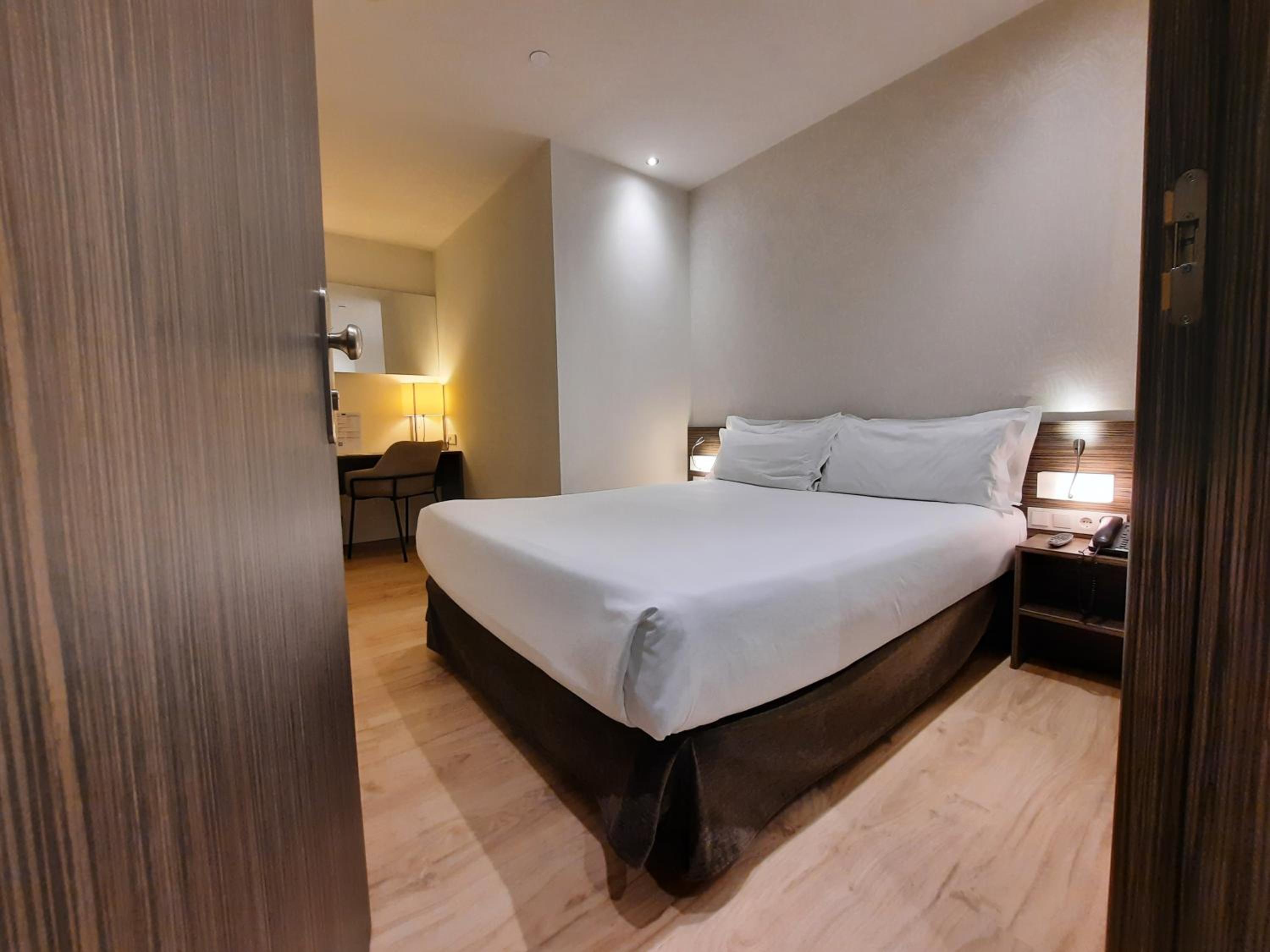 Standard Double Room photo 2