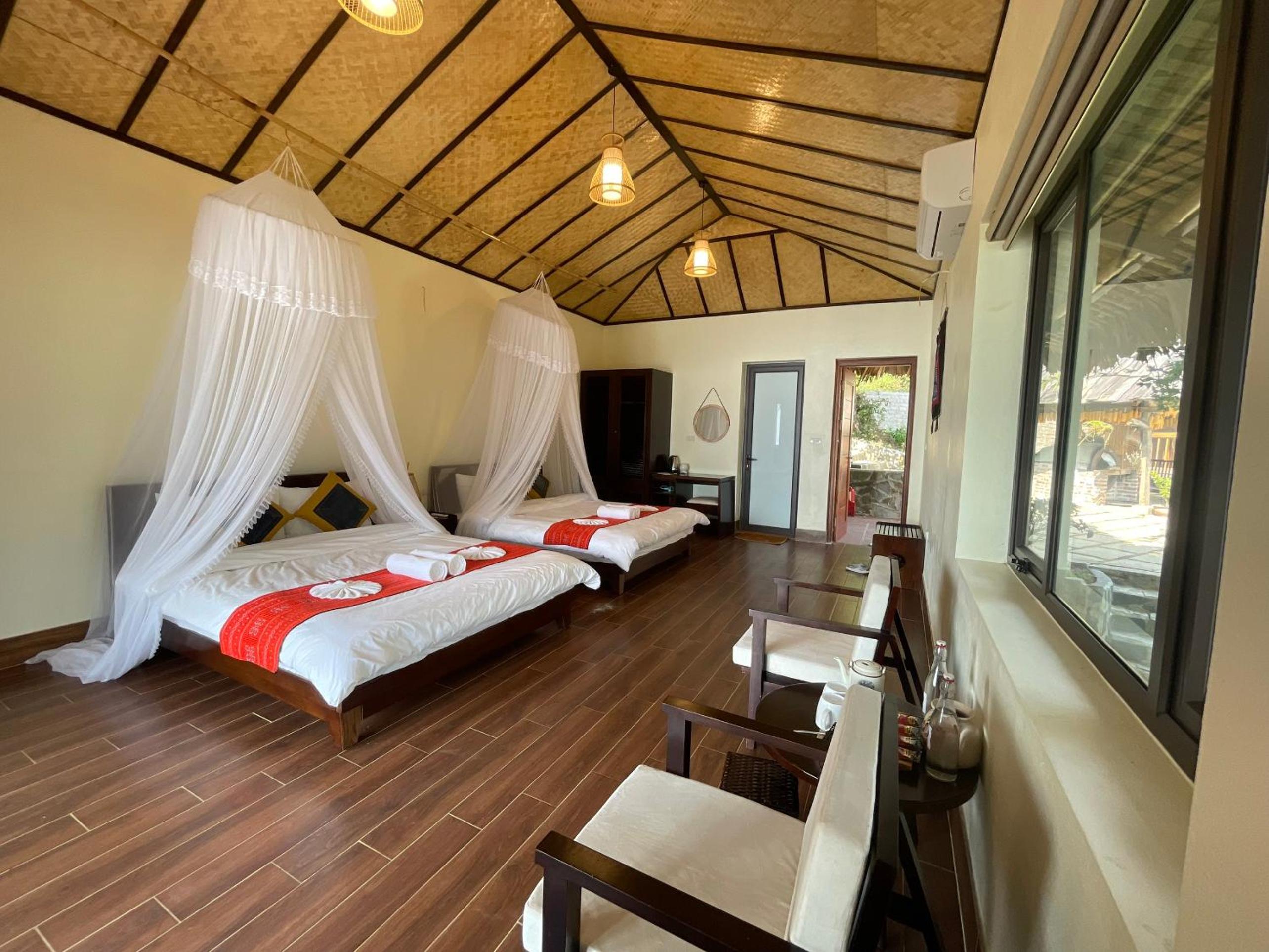 Quadruple Room with Balcony - Photo 20